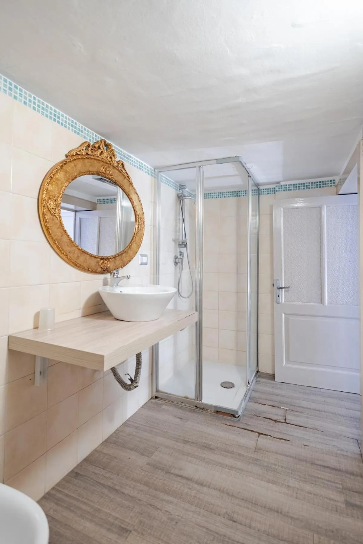 Shower in Elephant's Smile B&B