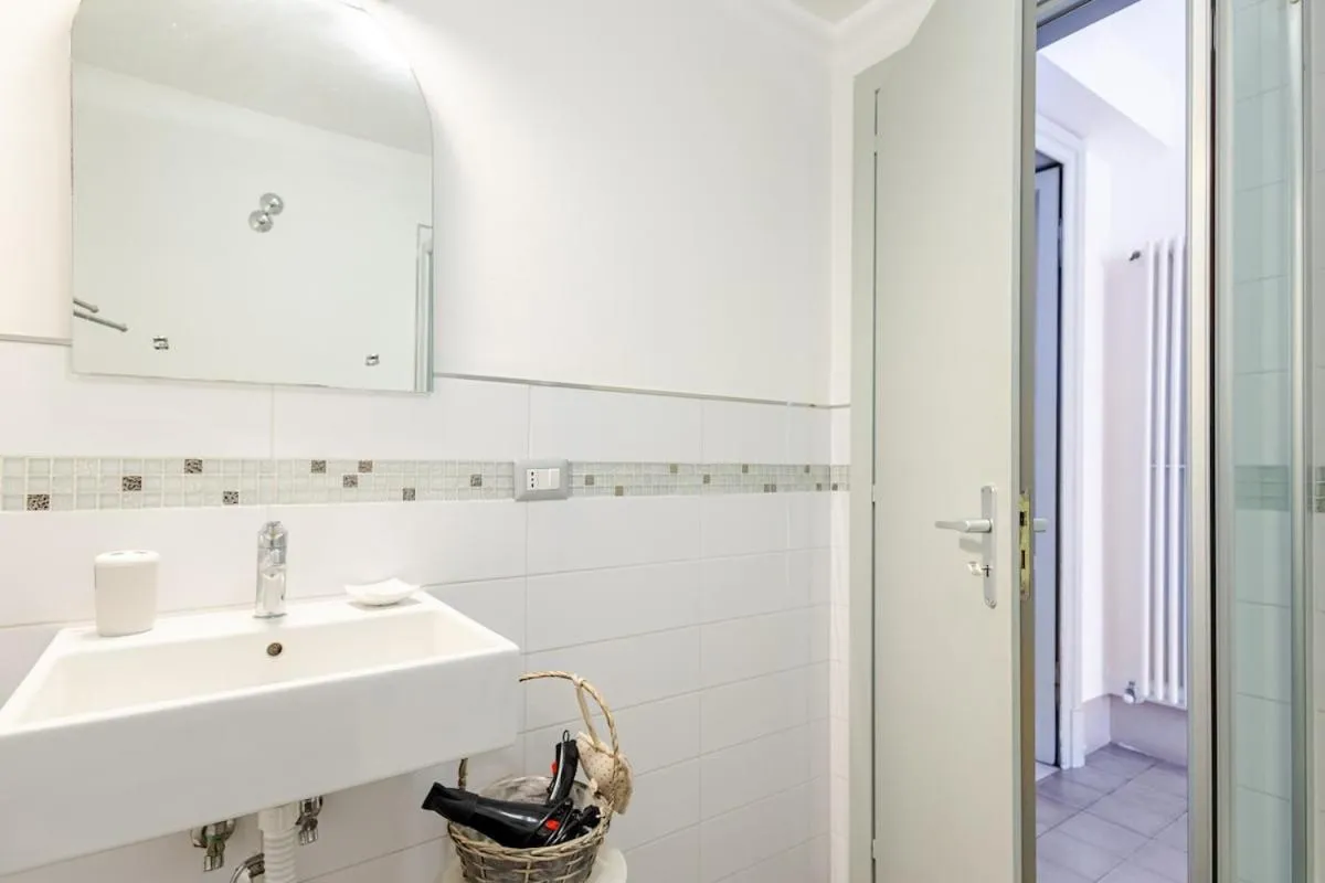 Shower in Elephant's Smile B&B