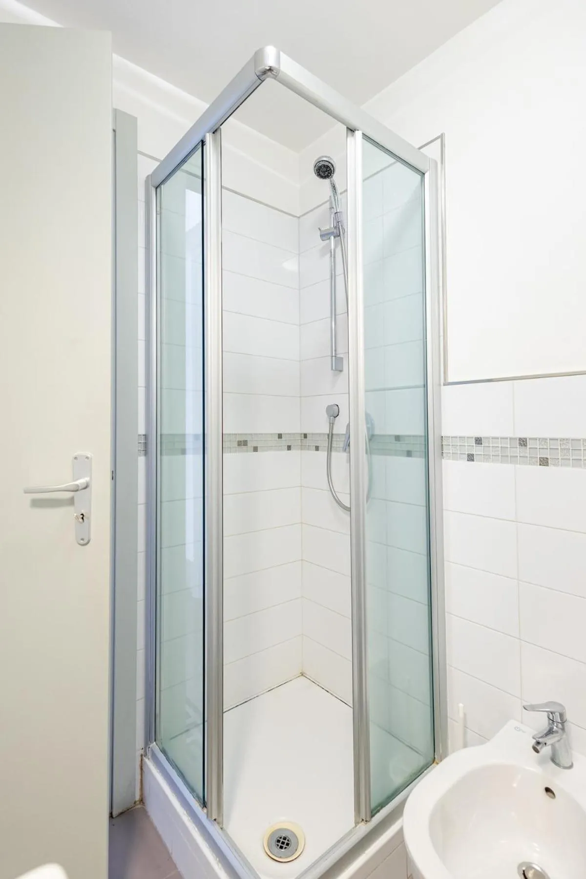 Shower in Elephant's Smile B&B