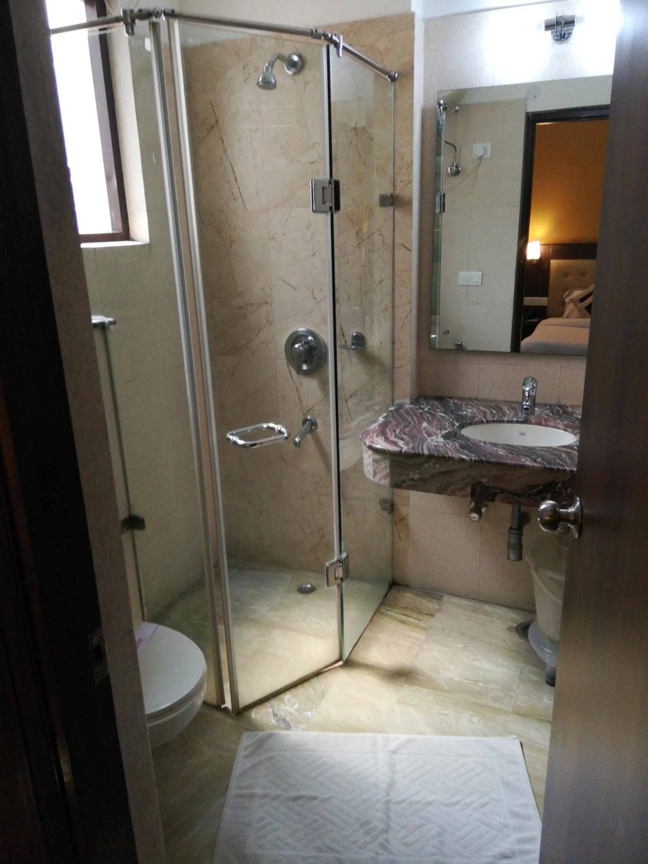 Bathroom in Inn Tawang Near B L Kapoor Hospital A Well Hygiene Hotel