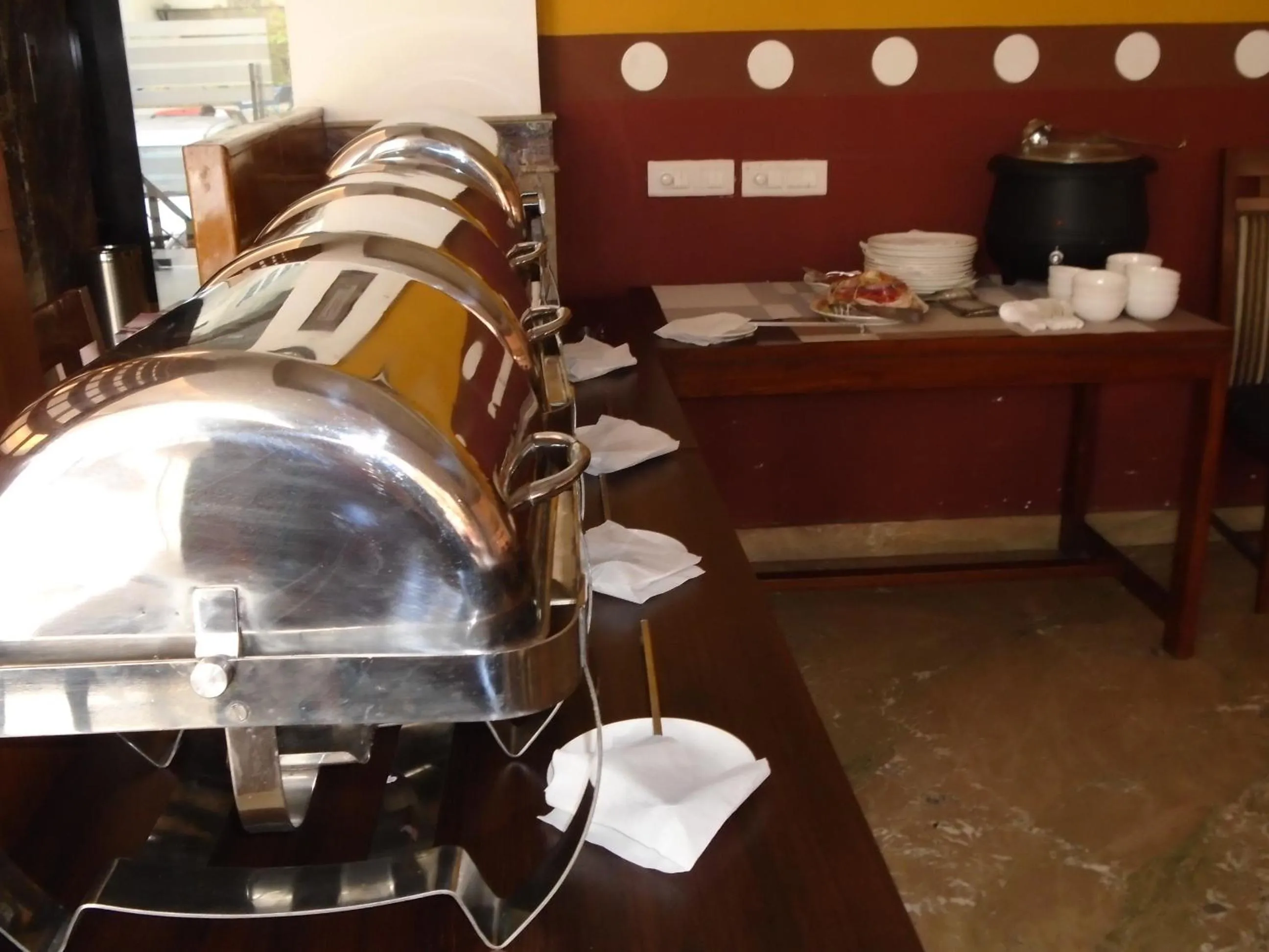 Restaurant/places to eat in Inn Tawang Near B L Kapoor Hospital A Well Hygiene Hotel