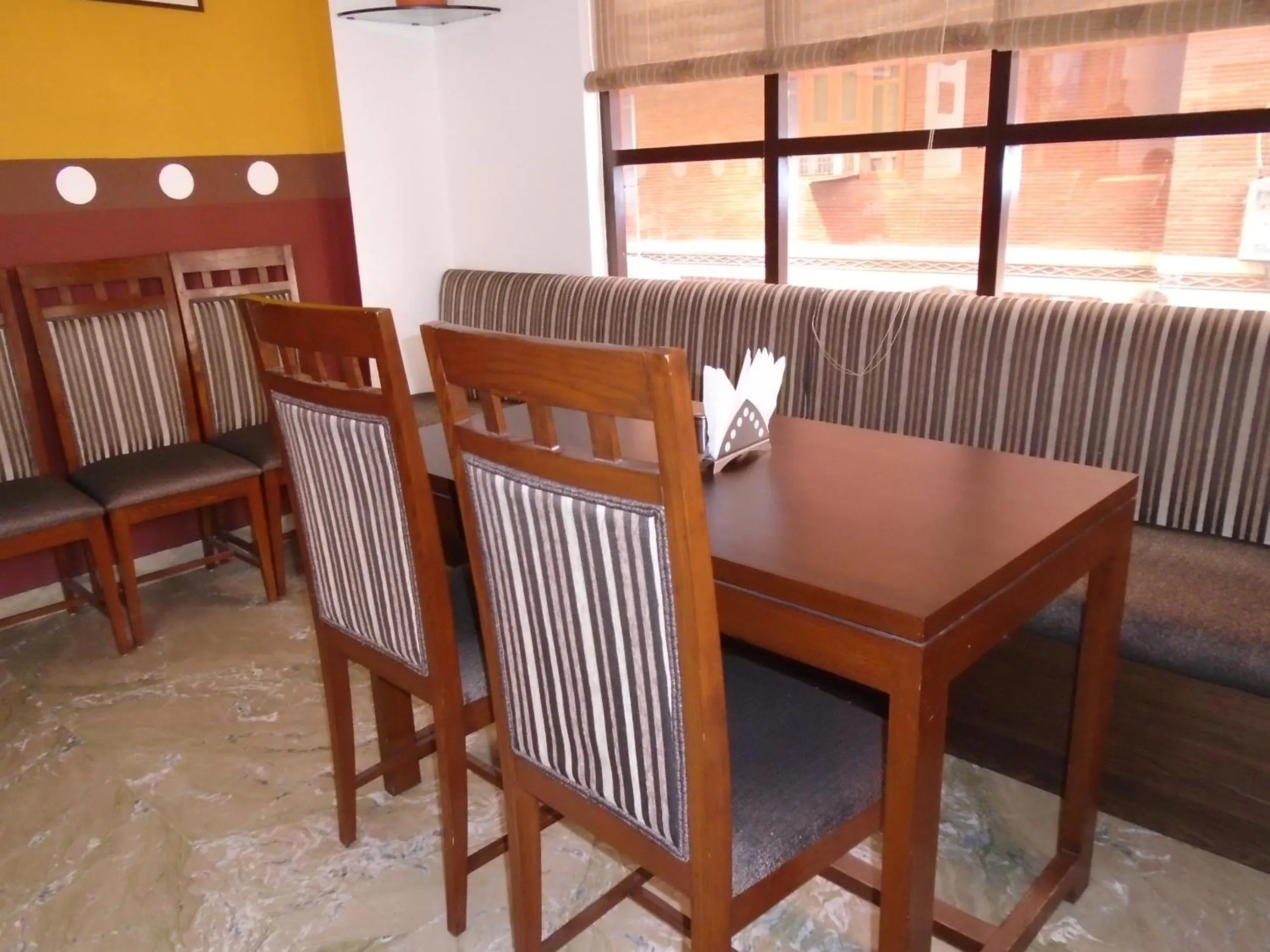 Restaurant/places to eat in Inn Tawang Near B L Kapoor Hospital A Well Hygiene Hotel