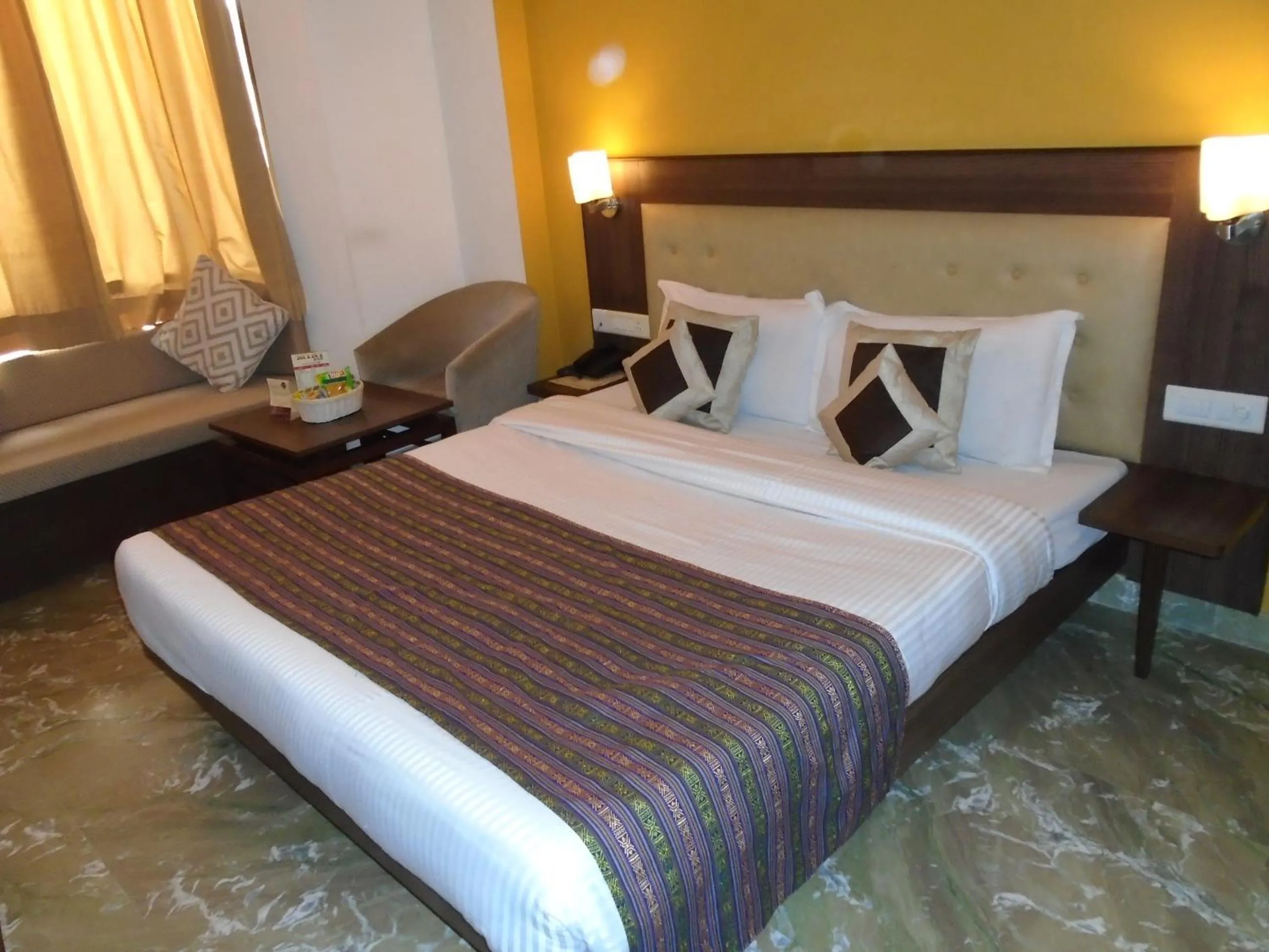 cot, Bed in Inn Tawang Near B L Kapoor Hospital A Well Hygiene Hotel