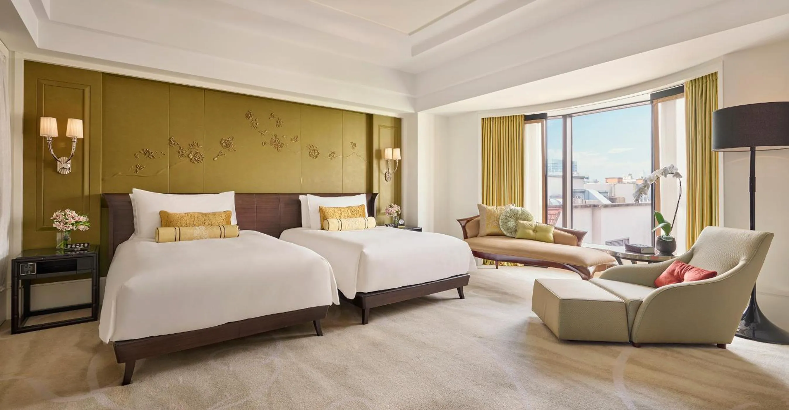 Photo of the whole room, Bed in Mandarin Oriental, Taipei