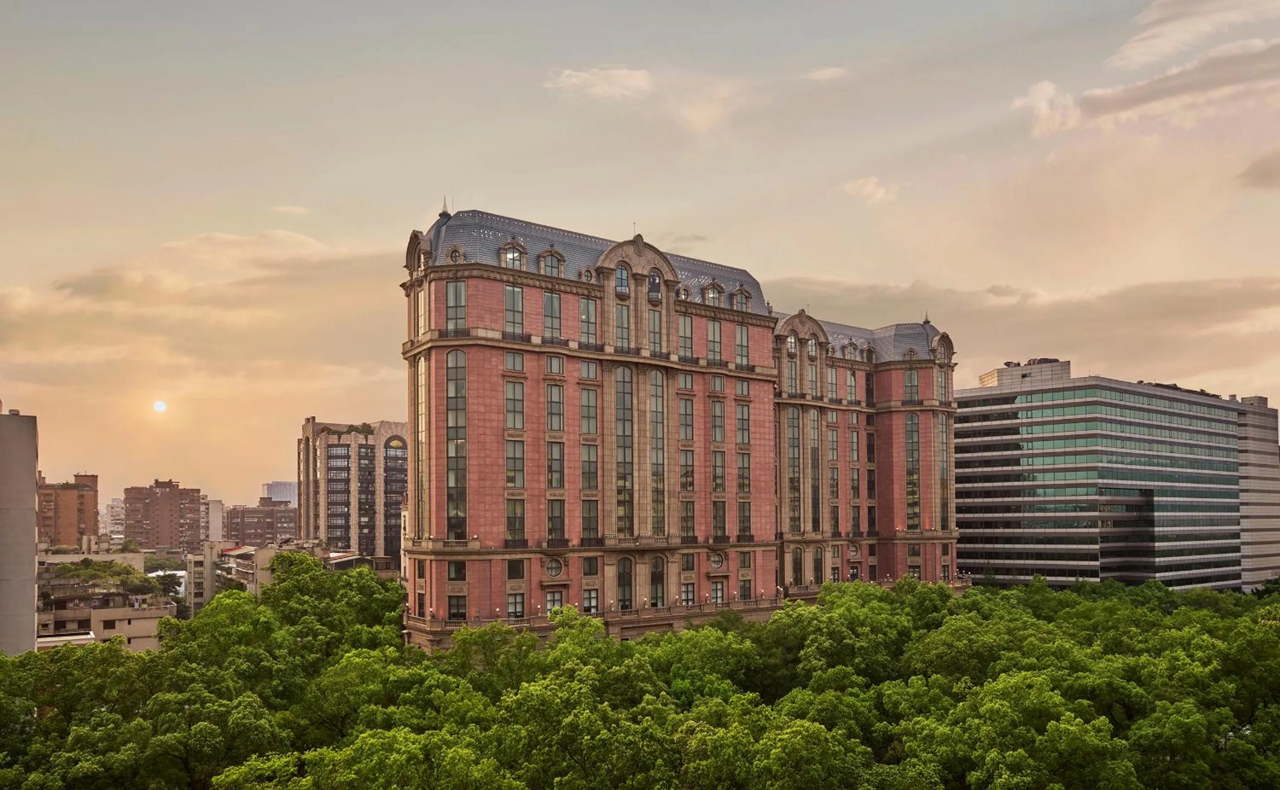 Property building in Mandarin Oriental, Taipei