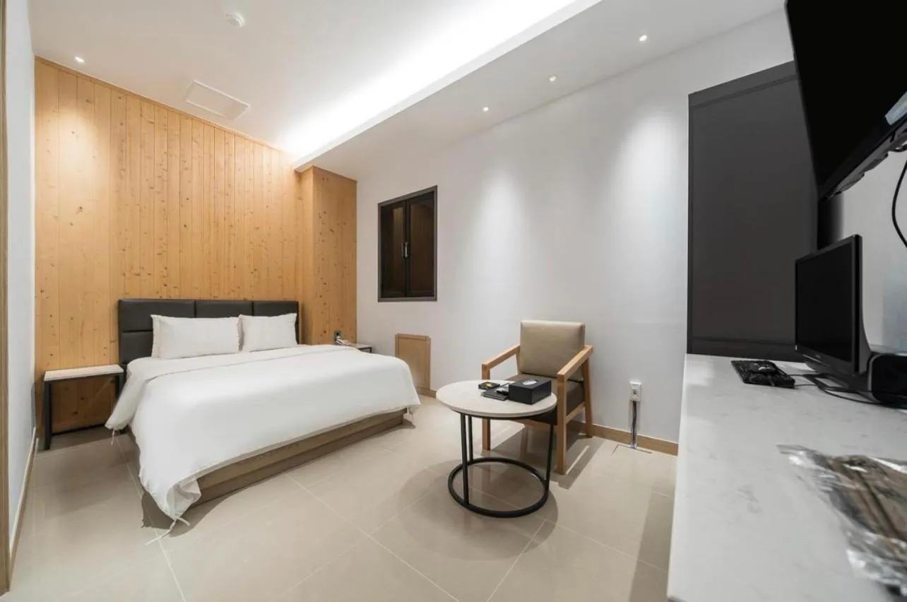 Bed in HOTEL MYEONG JAK