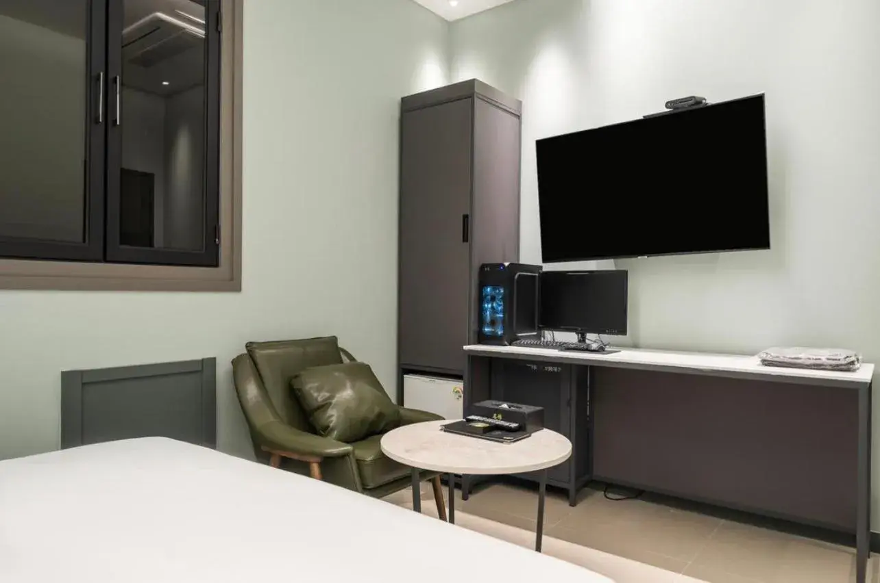 Special Offer Randomly Selected Premium Room at Check in - Late Check-in 20:00 PM in HOTEL MYEONG JAK Special Offer Randomly Selected Premium Room at Check in - Late Check-in 20:00 PM in HOTEL MYEONG JAK