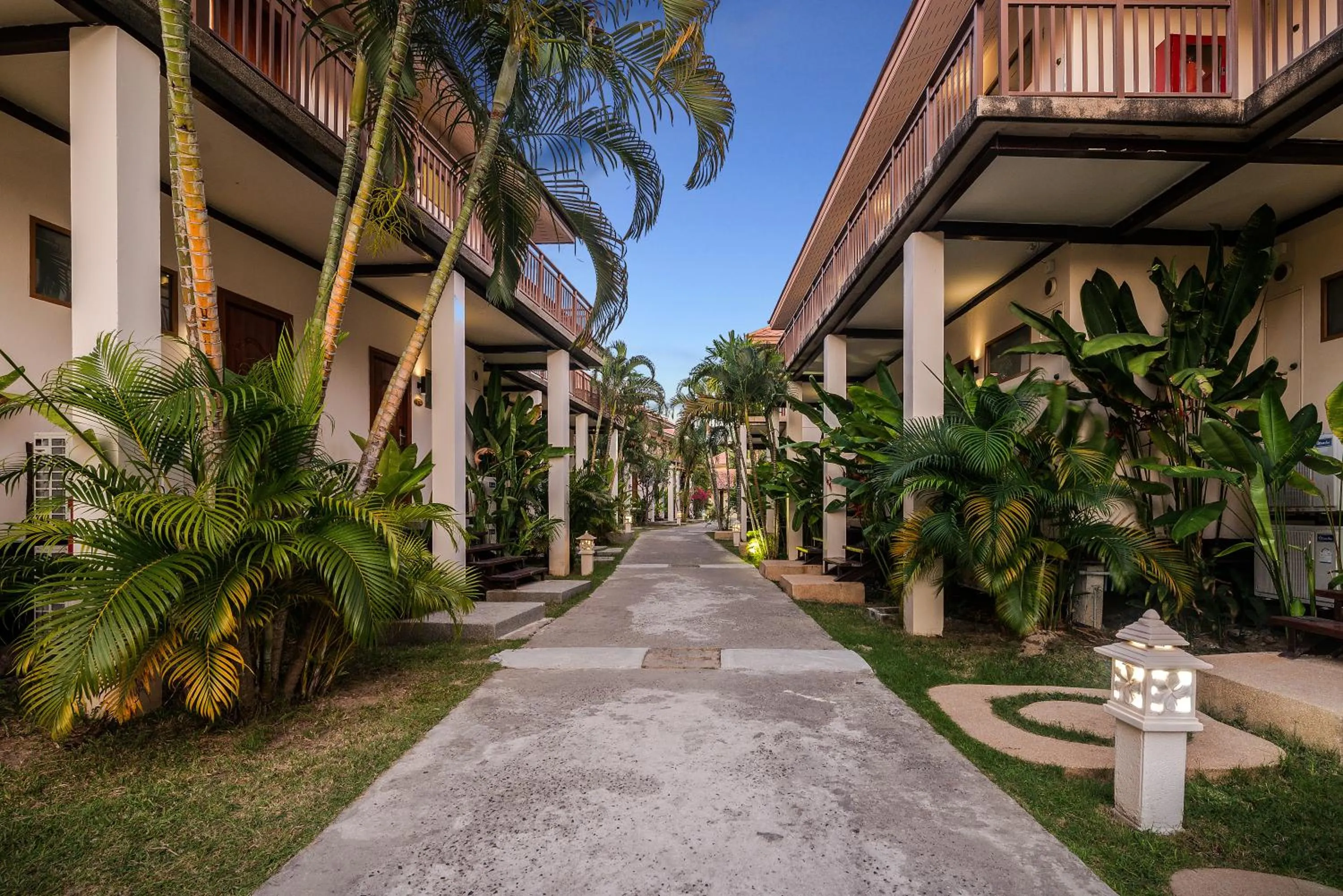 Garden in Blue Bay Resort - Access to Pool and Beach-Phuket & Krabi