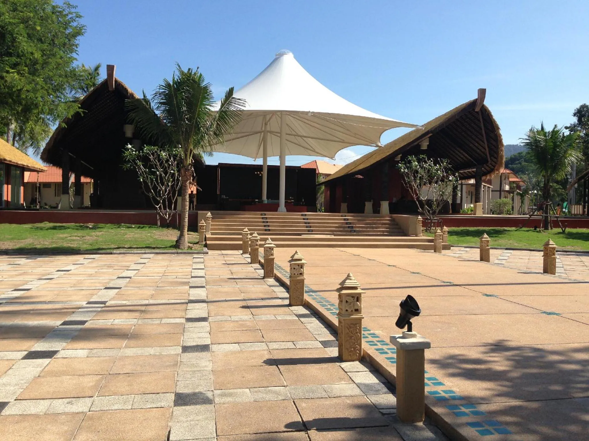 Garden in Blue Bay Resort - Access to Pool and Beach-Phuket & Krabi