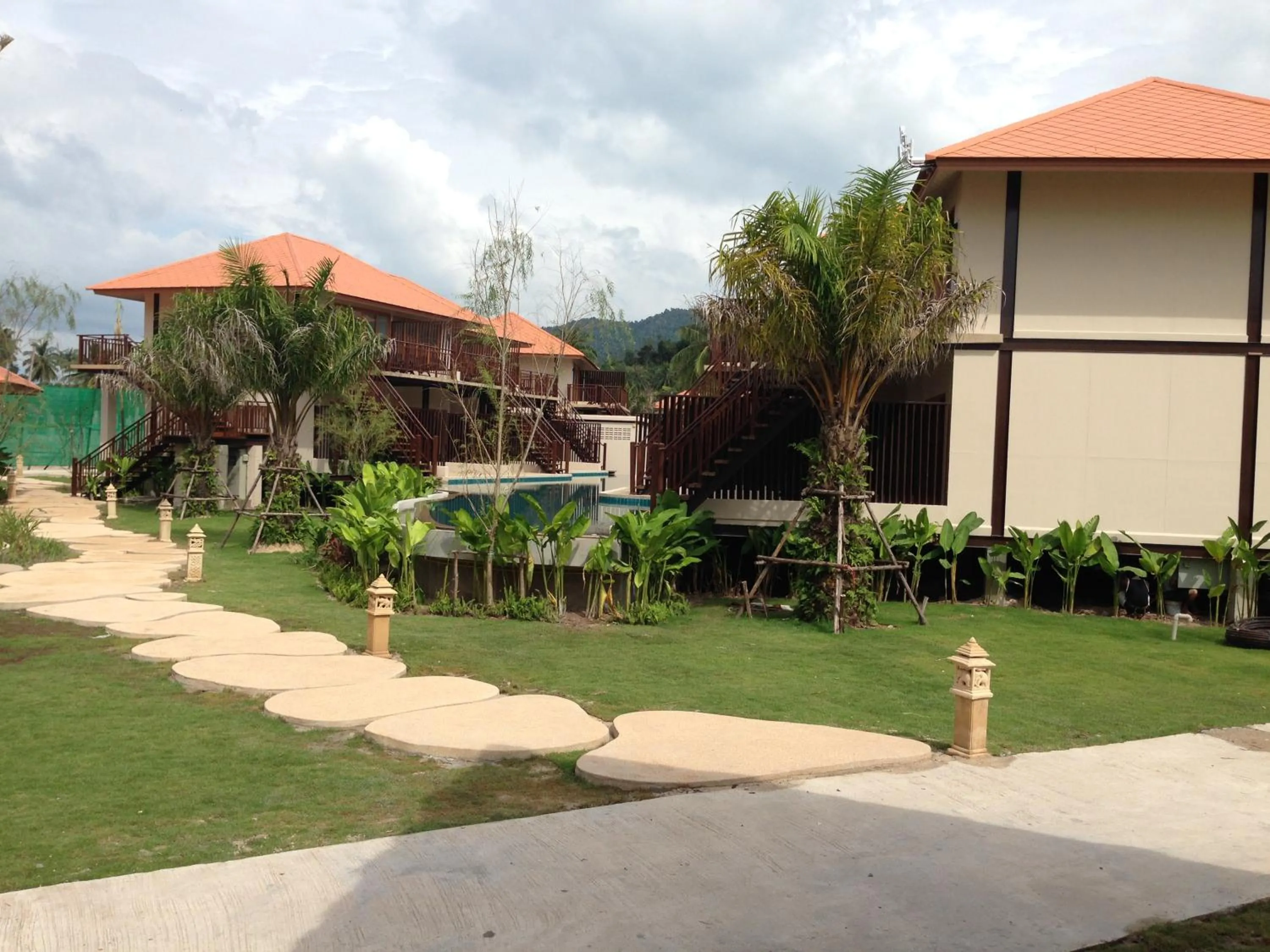 Garden in Blue Bay Resort - Access to Pool and Beach-Phuket & Krabi
