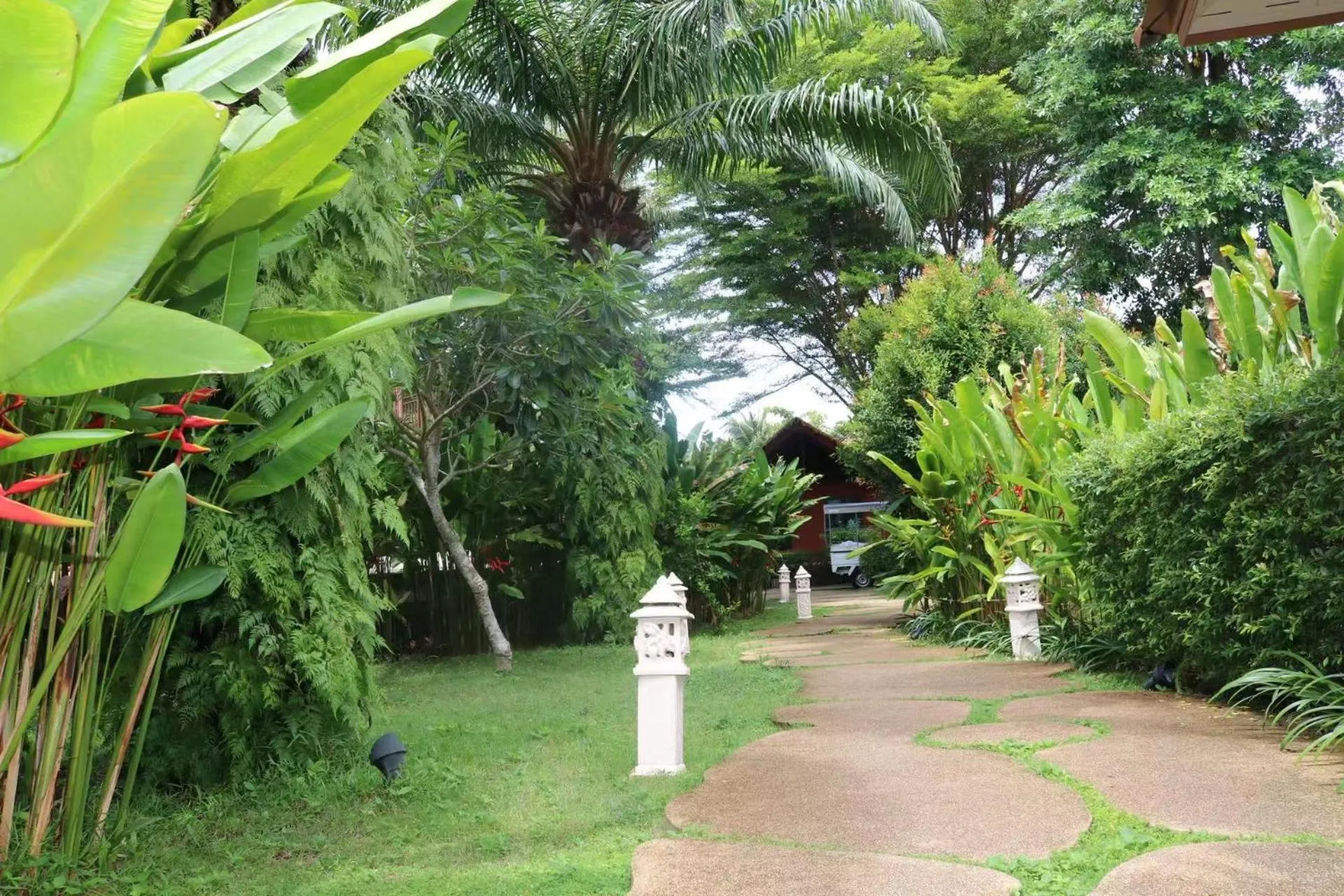 Garden in Blue Bay Resort - Access to Pool and Beach-Phuket & Krabi