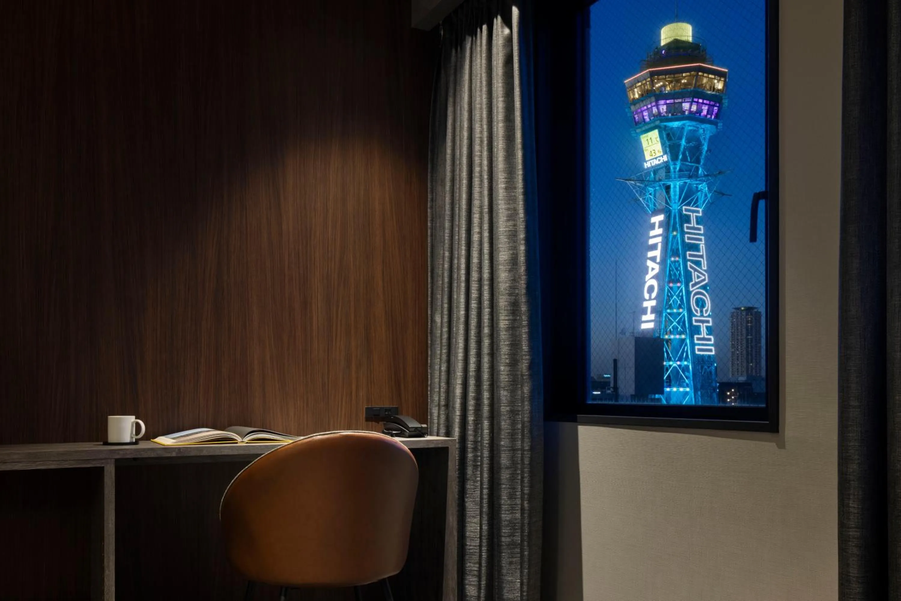 Photo of the whole room in the b osaka-shinsekai