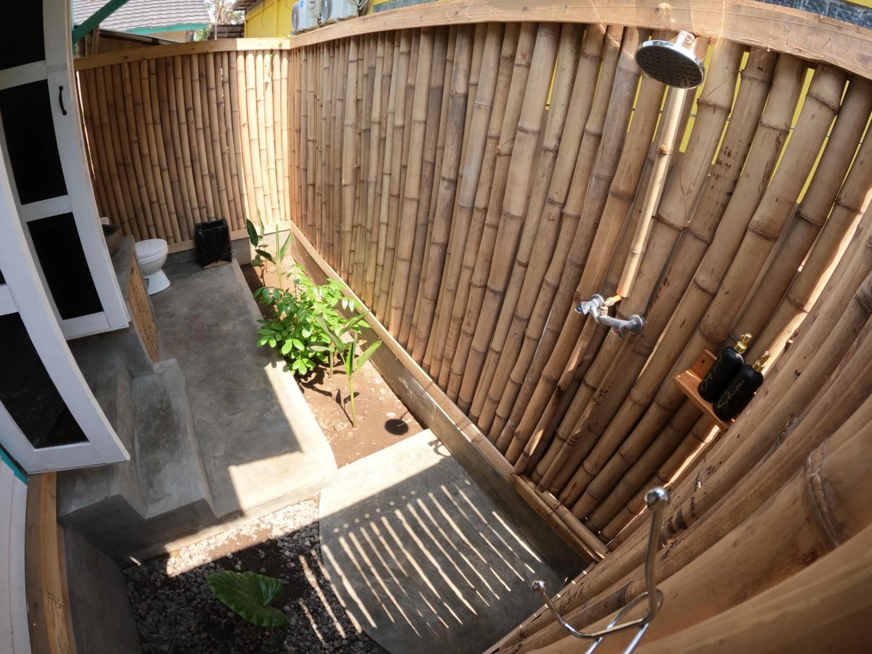 Shower in Casa Kapuas