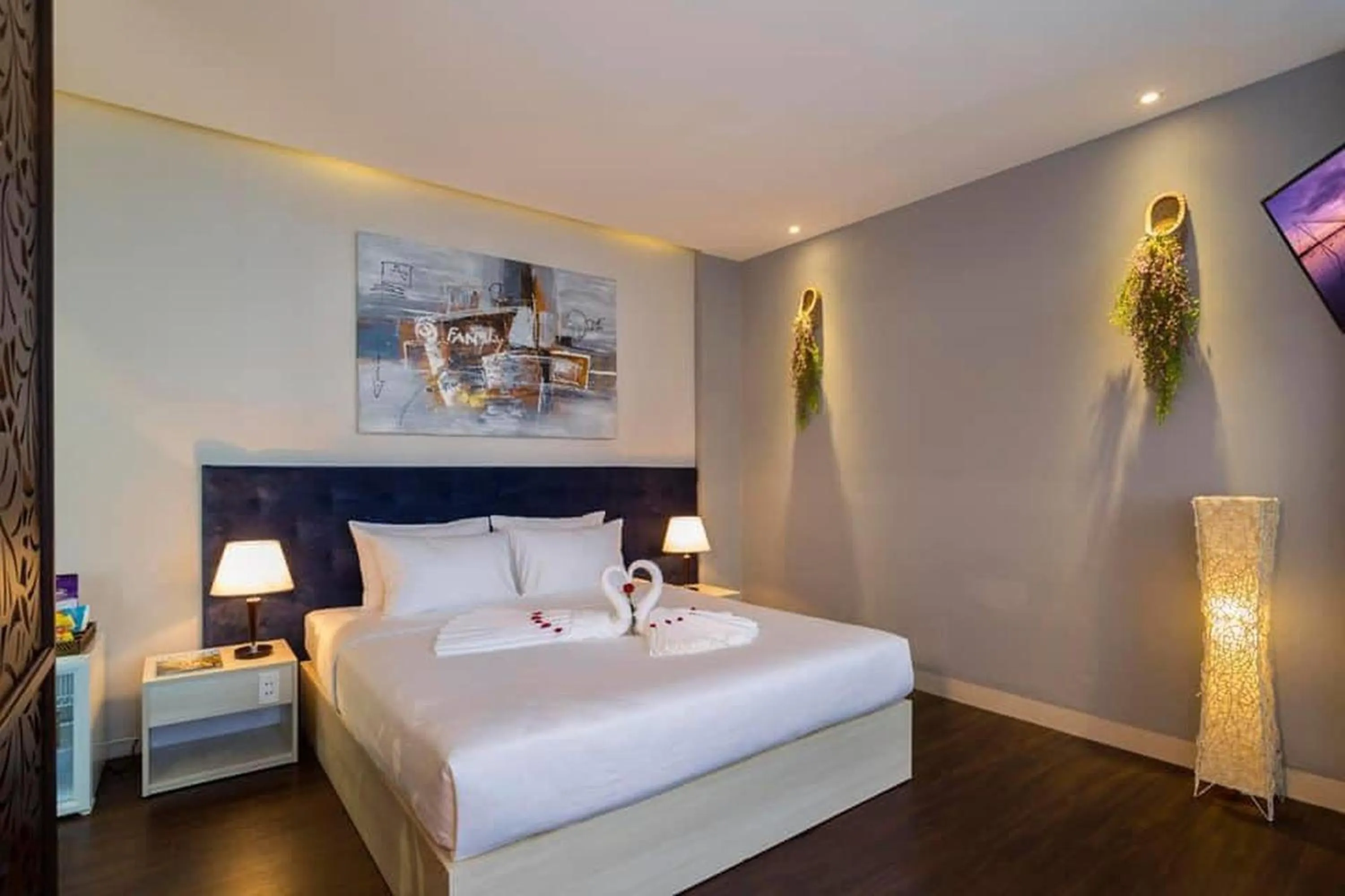 Bedroom, Bed in Capital O 1200 Salem Riverside Hotel