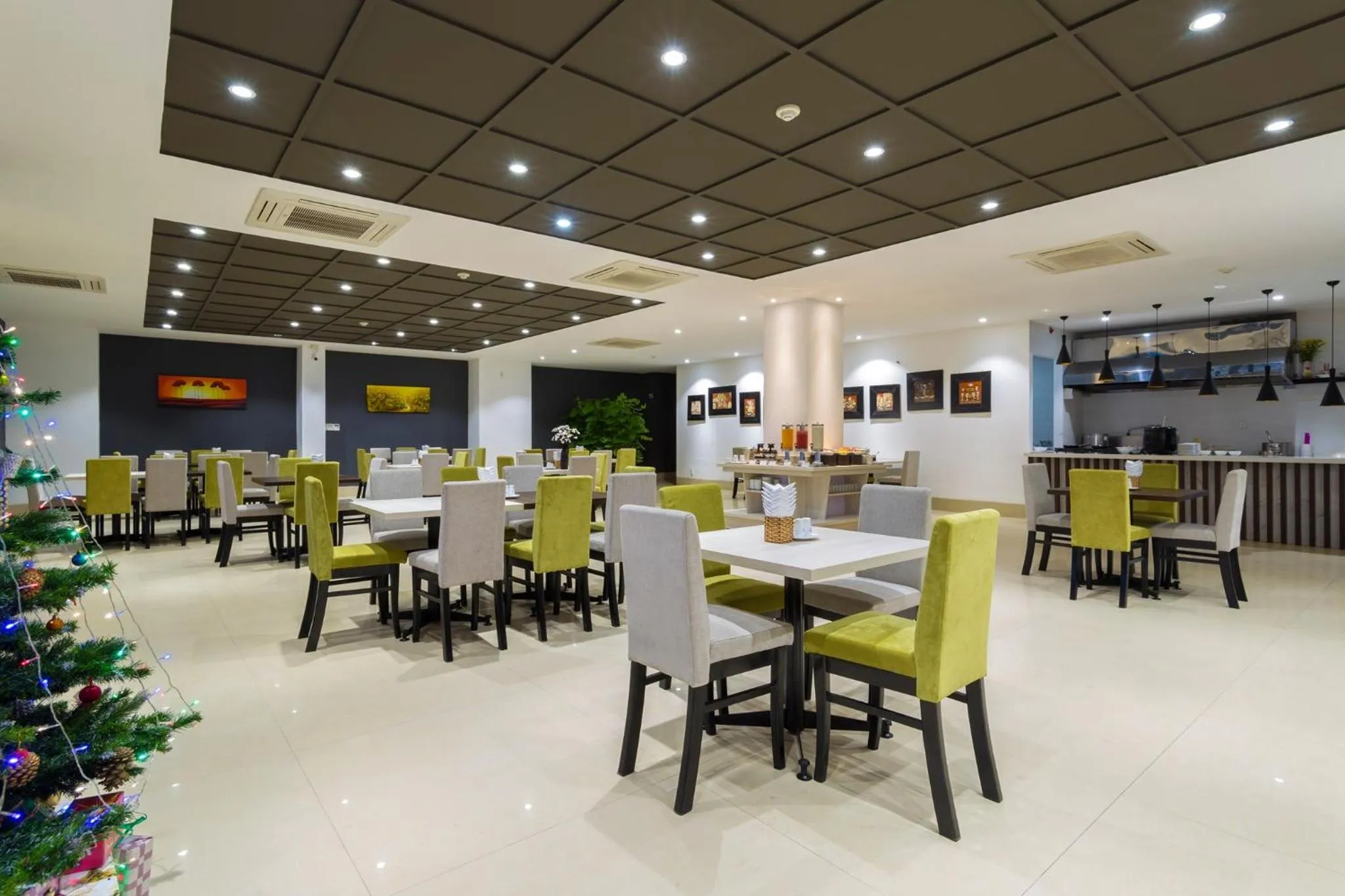 Lobby or reception in Capital O 1200 Salem Riverside Hotel