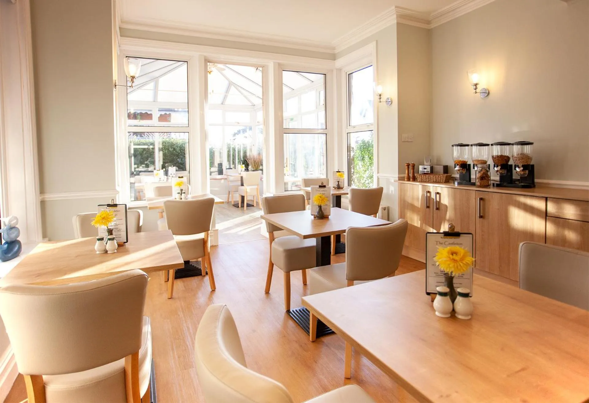 Restaurant/places to eat in The Castleton