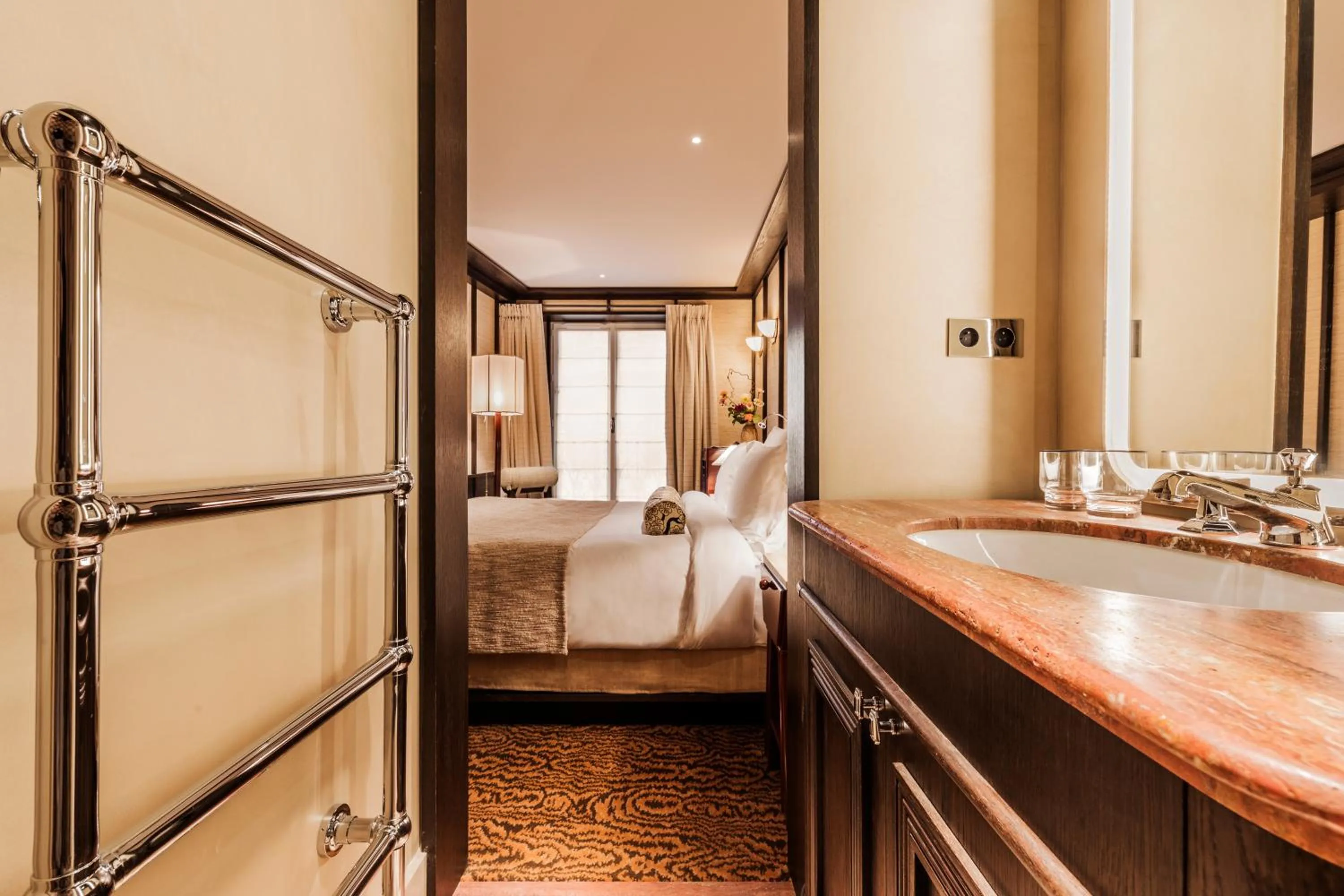 Bathroom, Bed in Hotel Hana