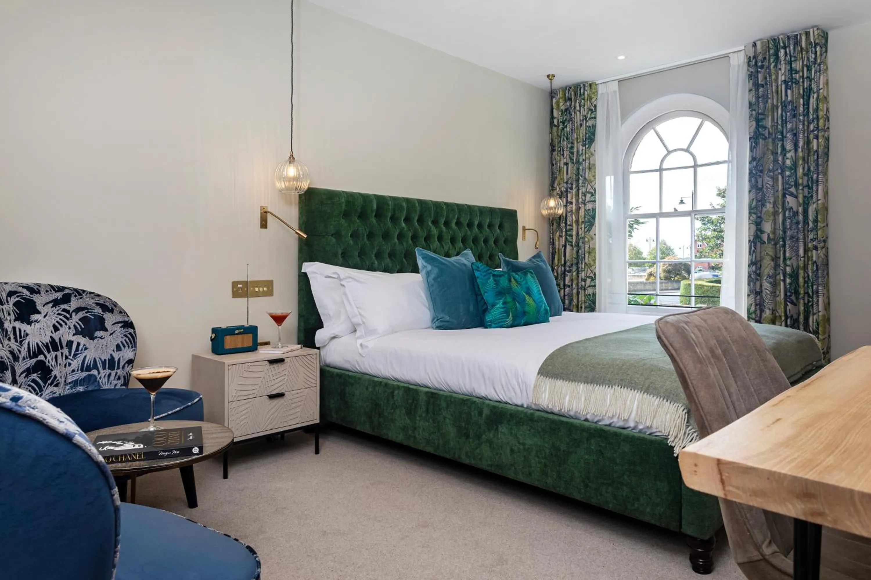 Bed in The Queen's Inn