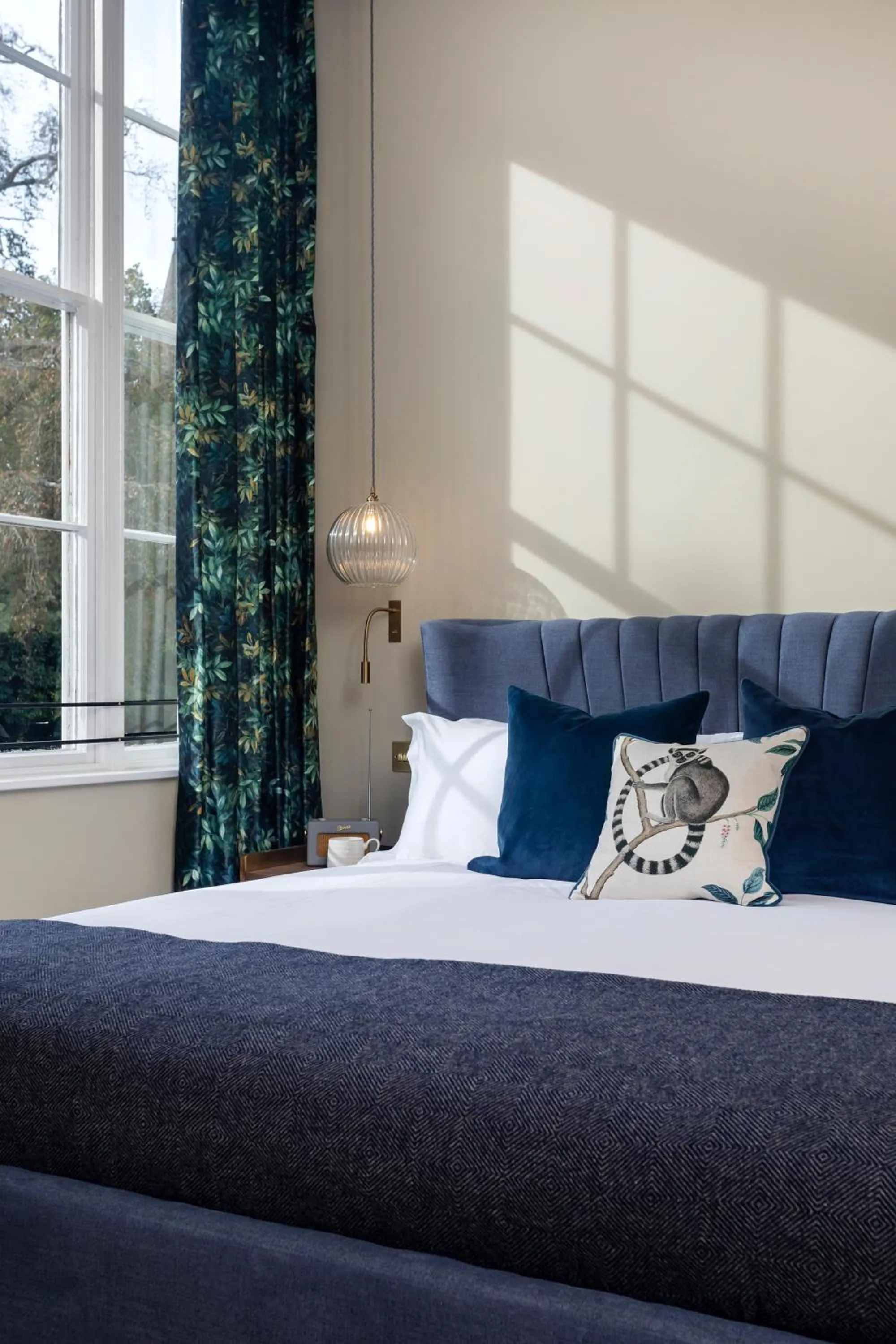 Bed in The Queen's Inn