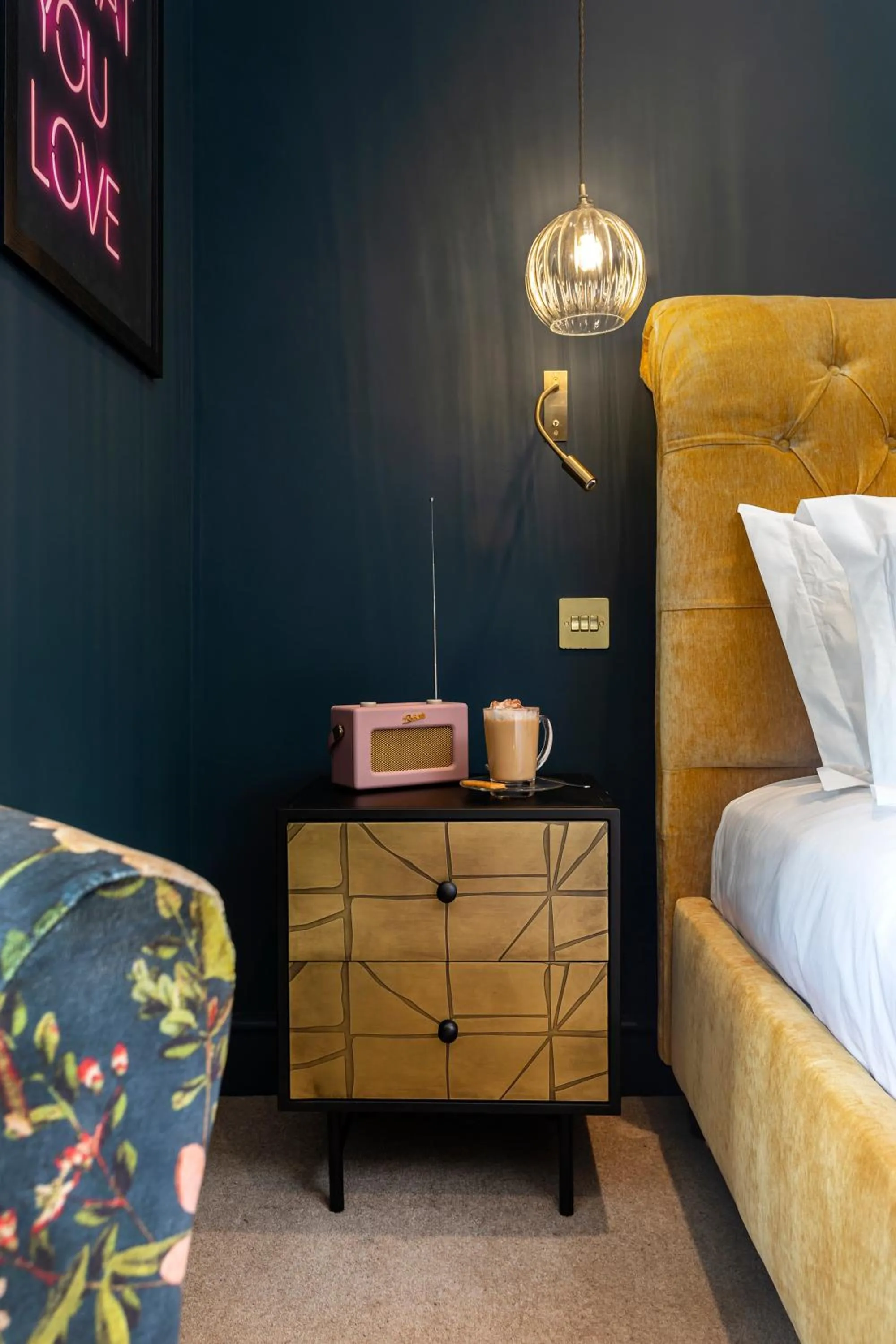 Bed in The Queen's Inn