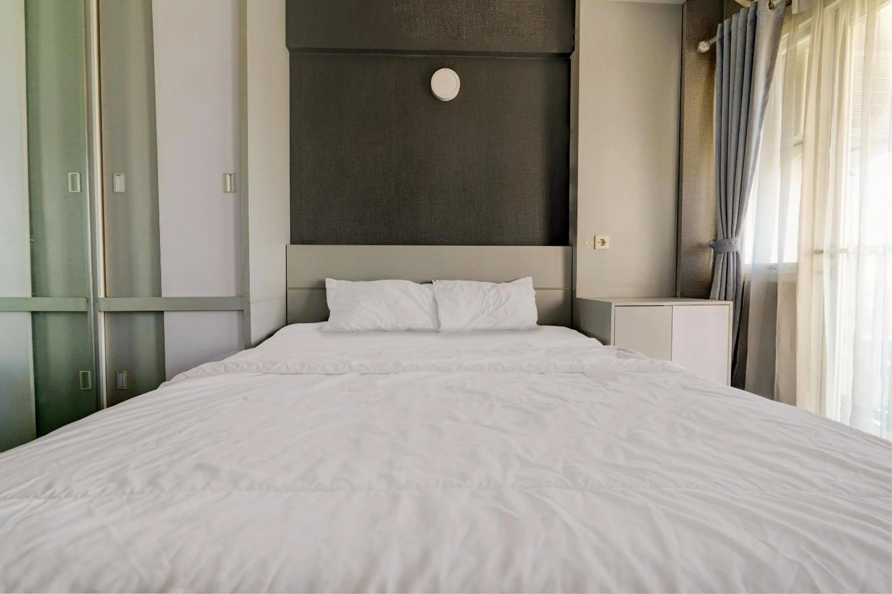 Bedroom, Bed in OYO Life 92889 Apartement Grand Sentraland Karawang By A.t Room