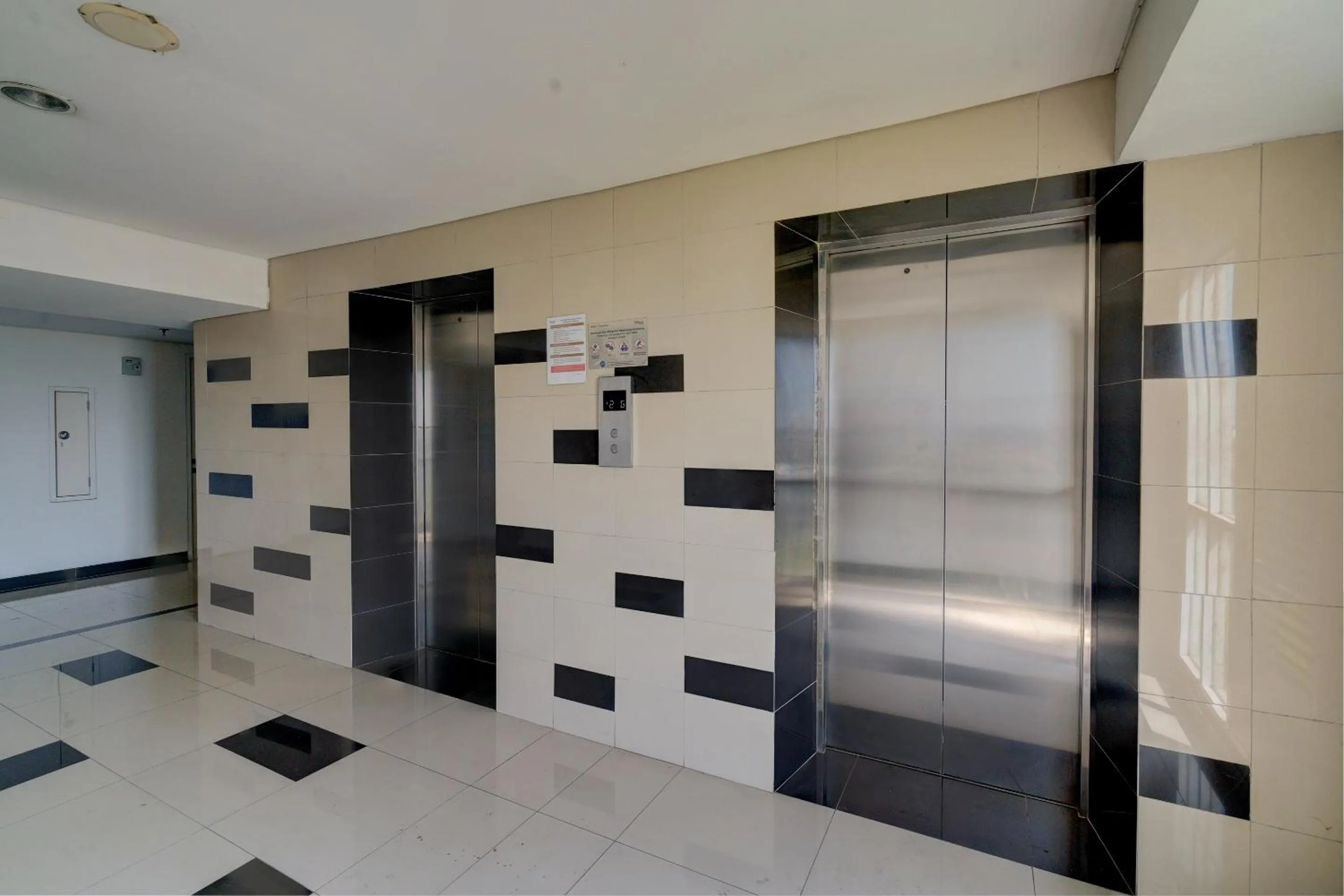 Lobby or reception in OYO Life 92889 Apartement Grand Sentraland Karawang By A.t Room