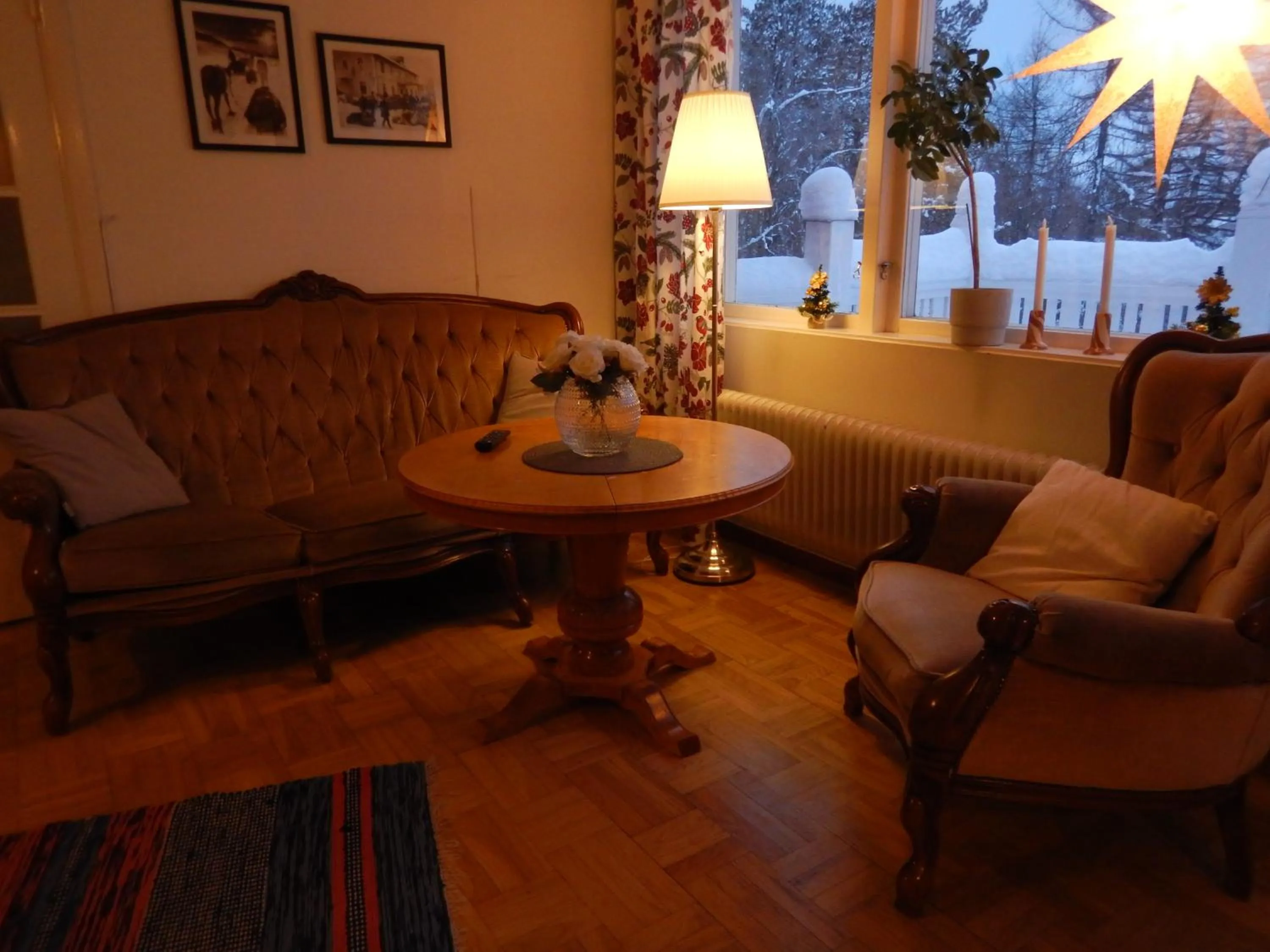 Communal lounge/ TV room in Jokkmokks Vandrarhem Åsgård