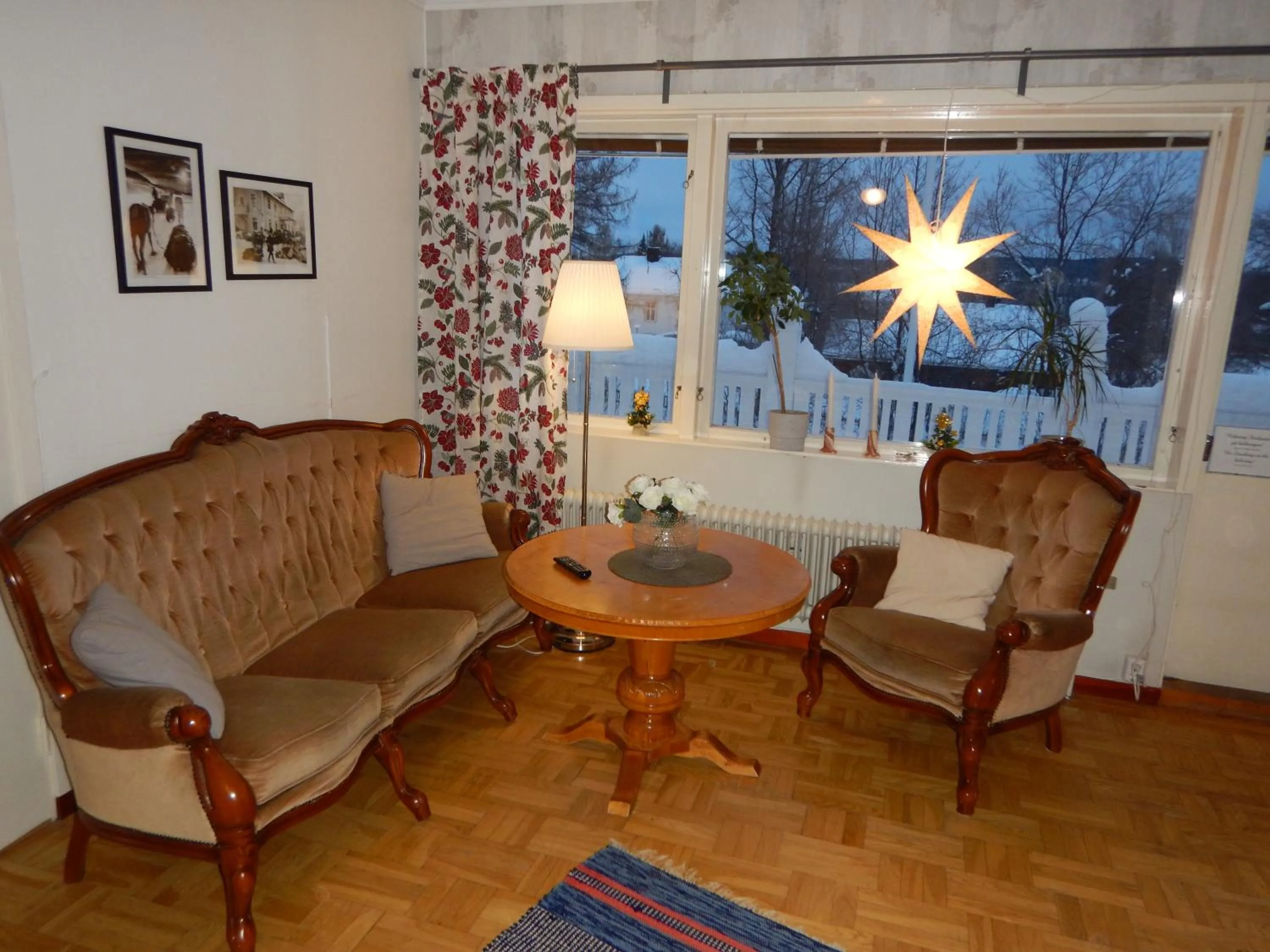 Communal lounge/ TV room in Jokkmokks Vandrarhem Åsgård
