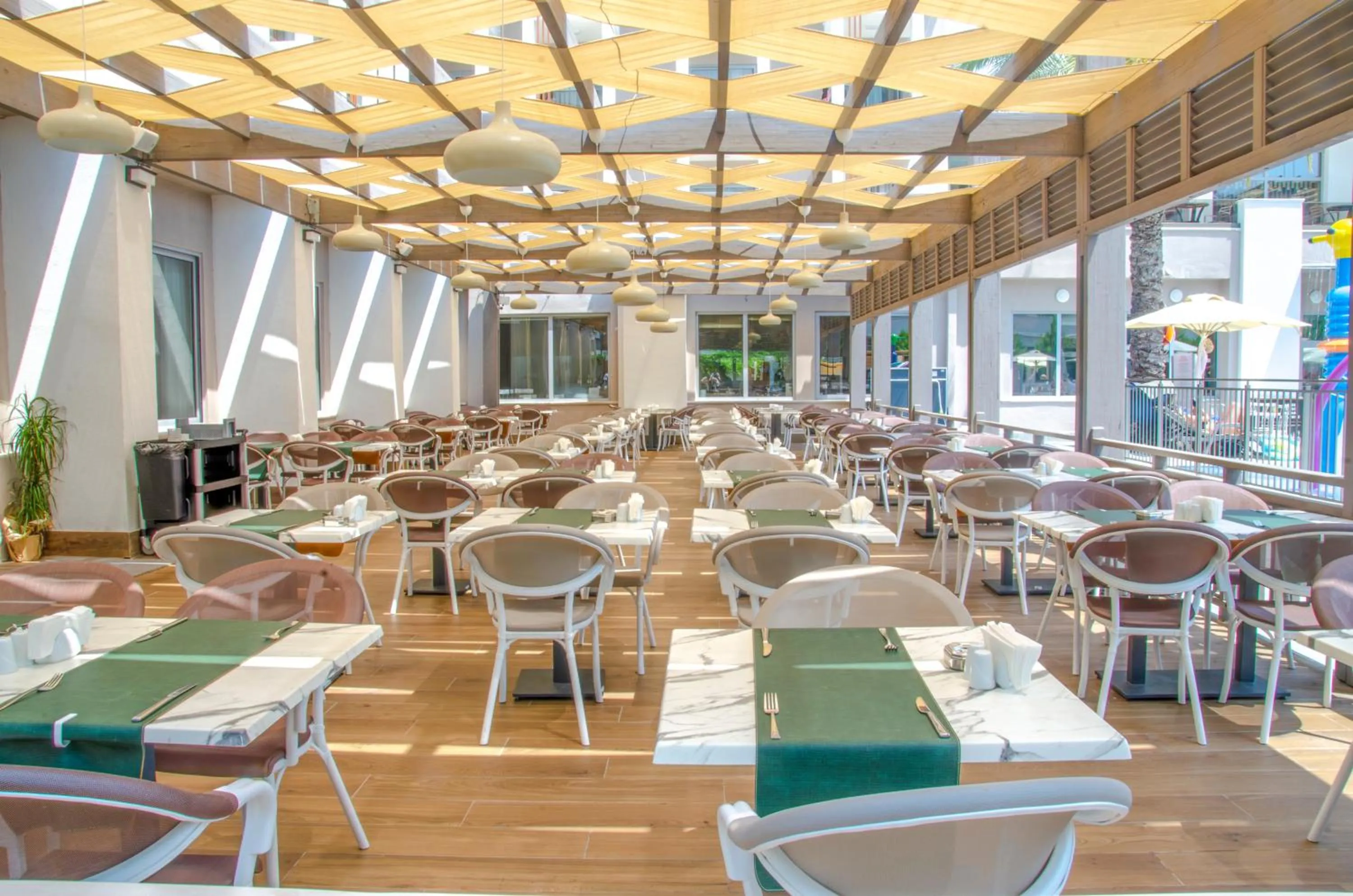 Restaurant/places to eat in Side Story Resort & Spa