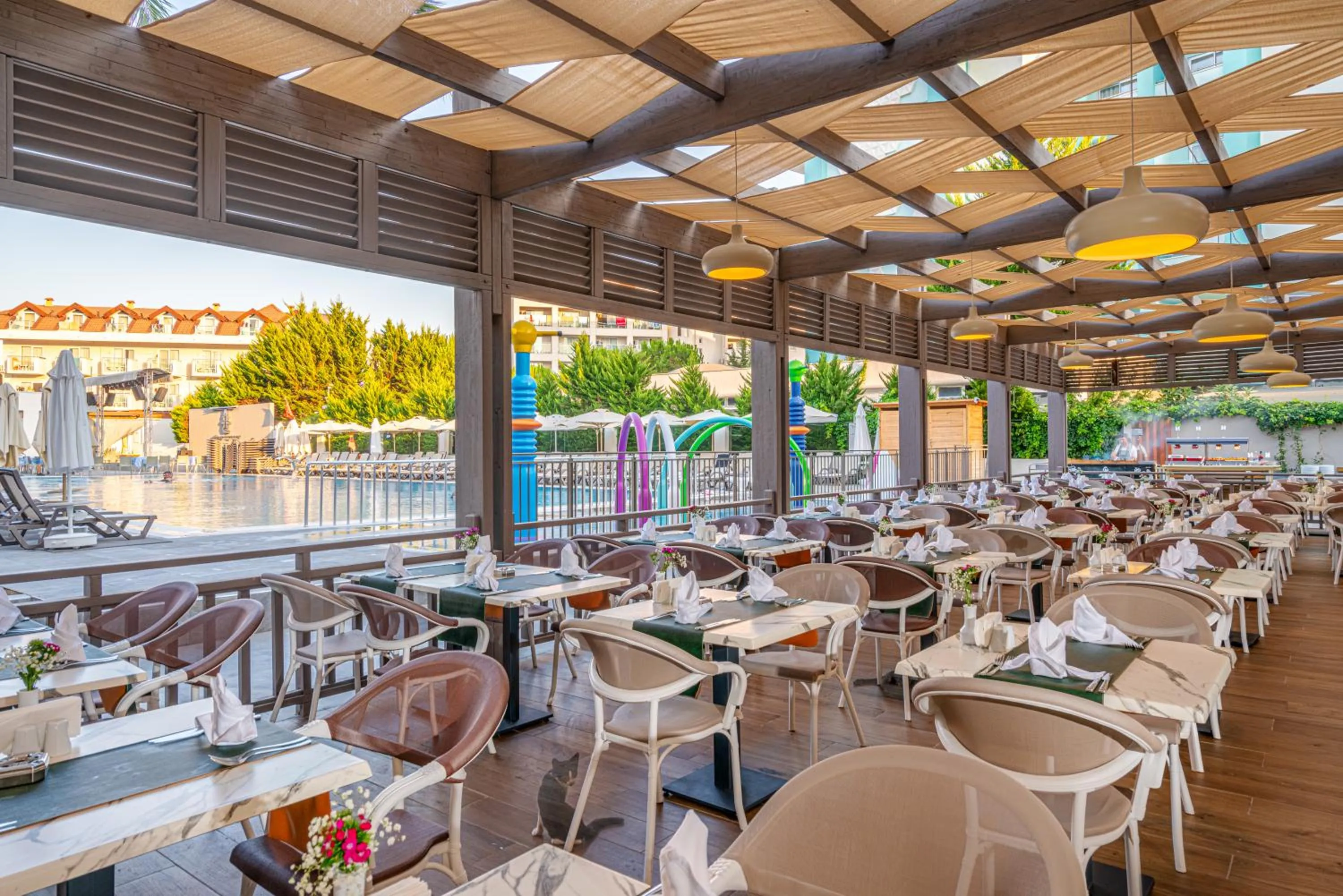 Restaurant/places to eat in Side Story Resort & Spa