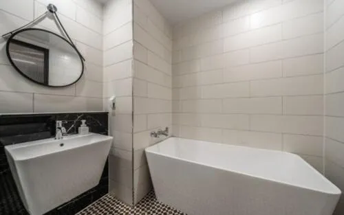 Shower in Brown Dot Hotel Sajik Baseball Stadium