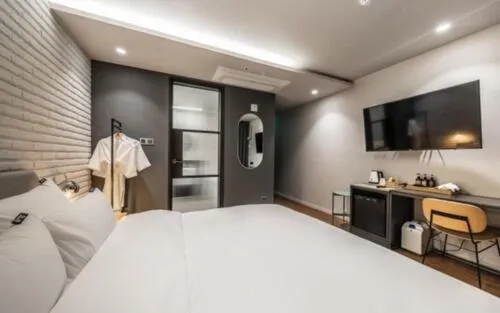 Bed in Brown Dot Hotel Sajik Baseball Stadium