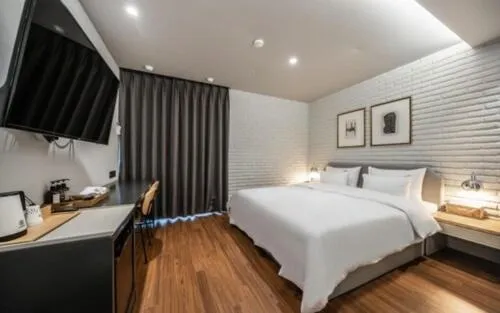 Bed in Brown Dot Hotel Sajik Baseball Stadium