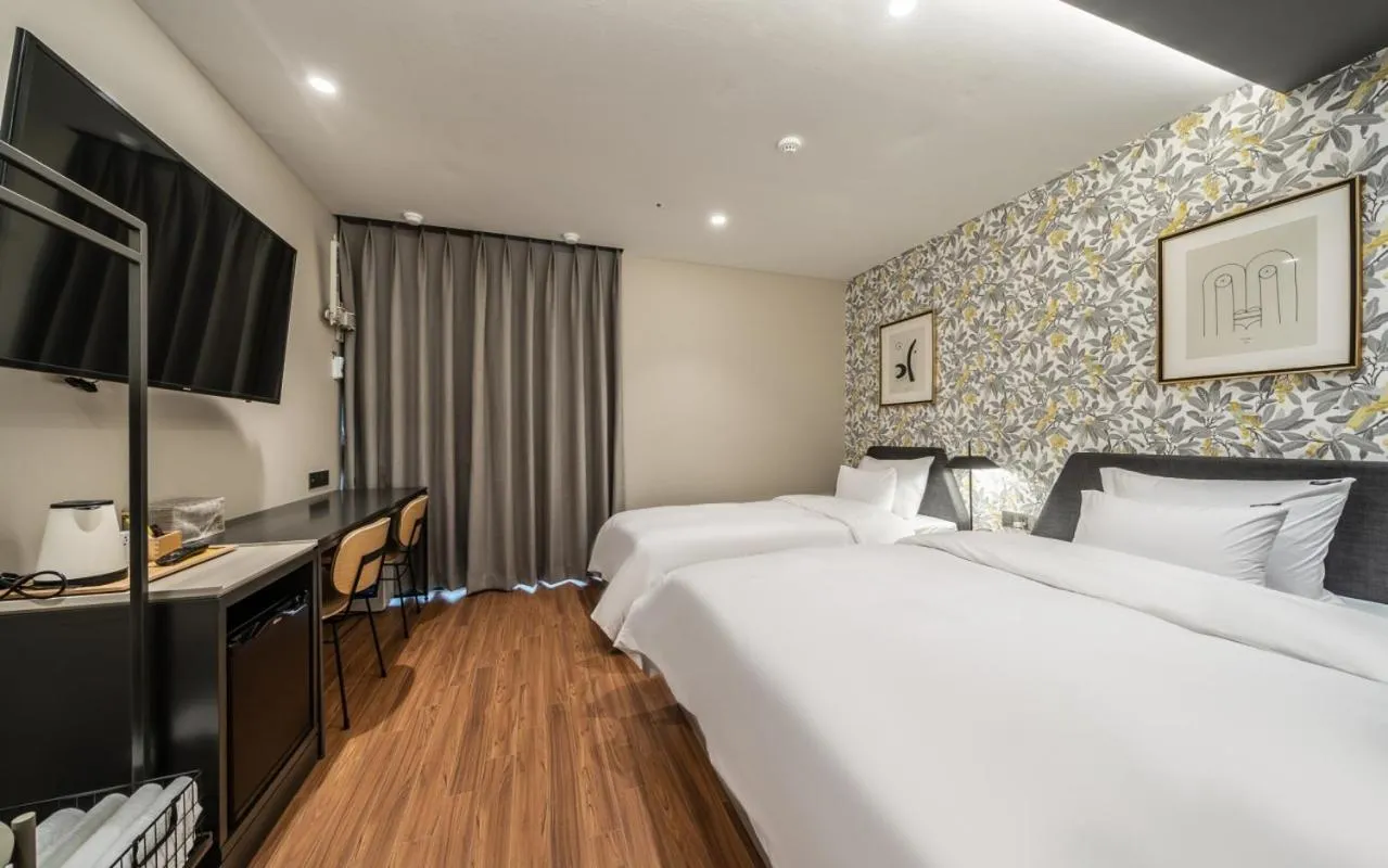 Bed in Brown Dot Hotel Sajik Baseball Stadium