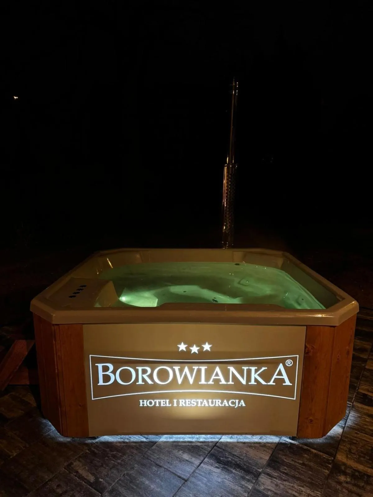 Hot Tub in Hotel i Restauracja Borowianka