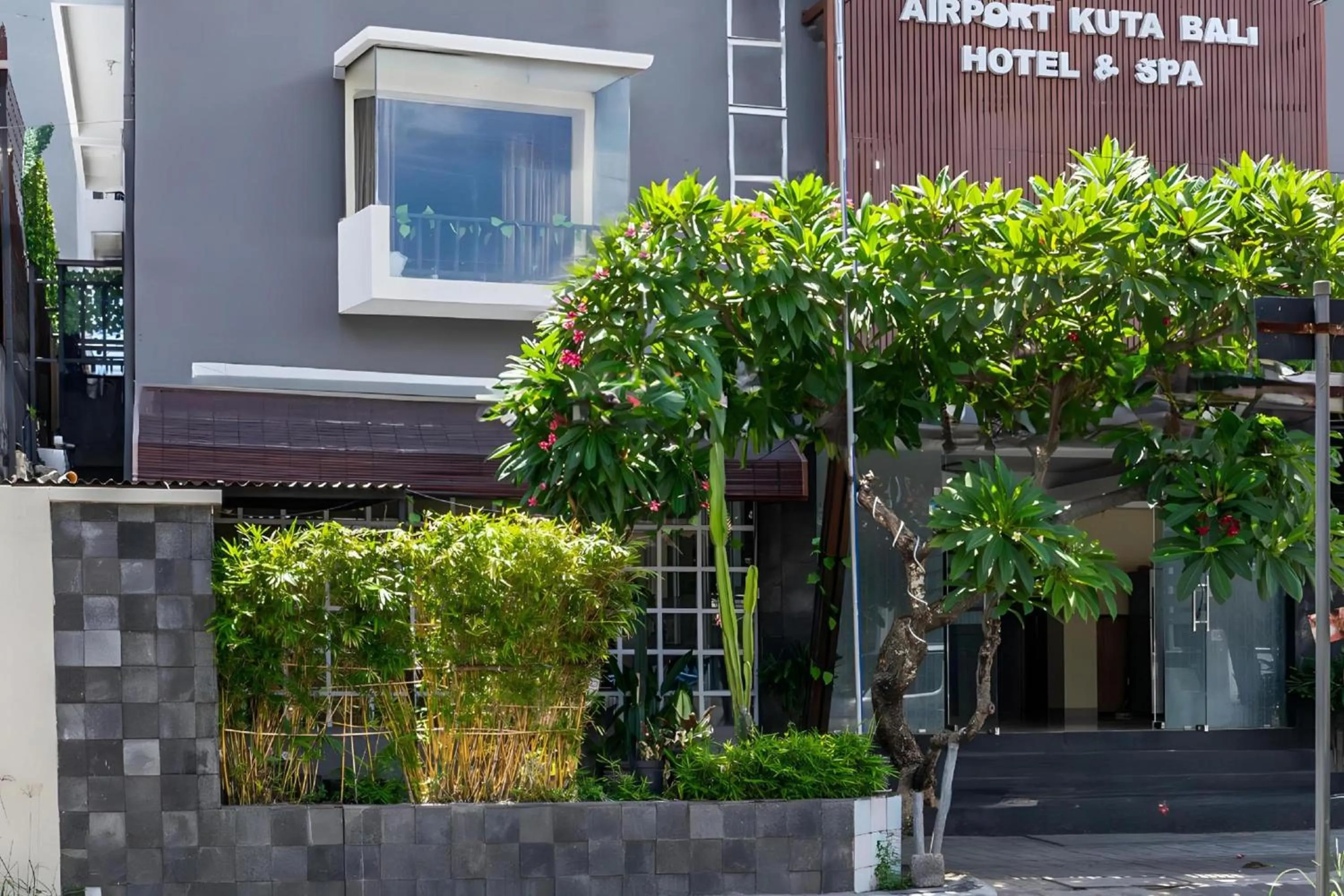 Facade/entrance in Collection O Kuta Near Airport Ngurah Rai