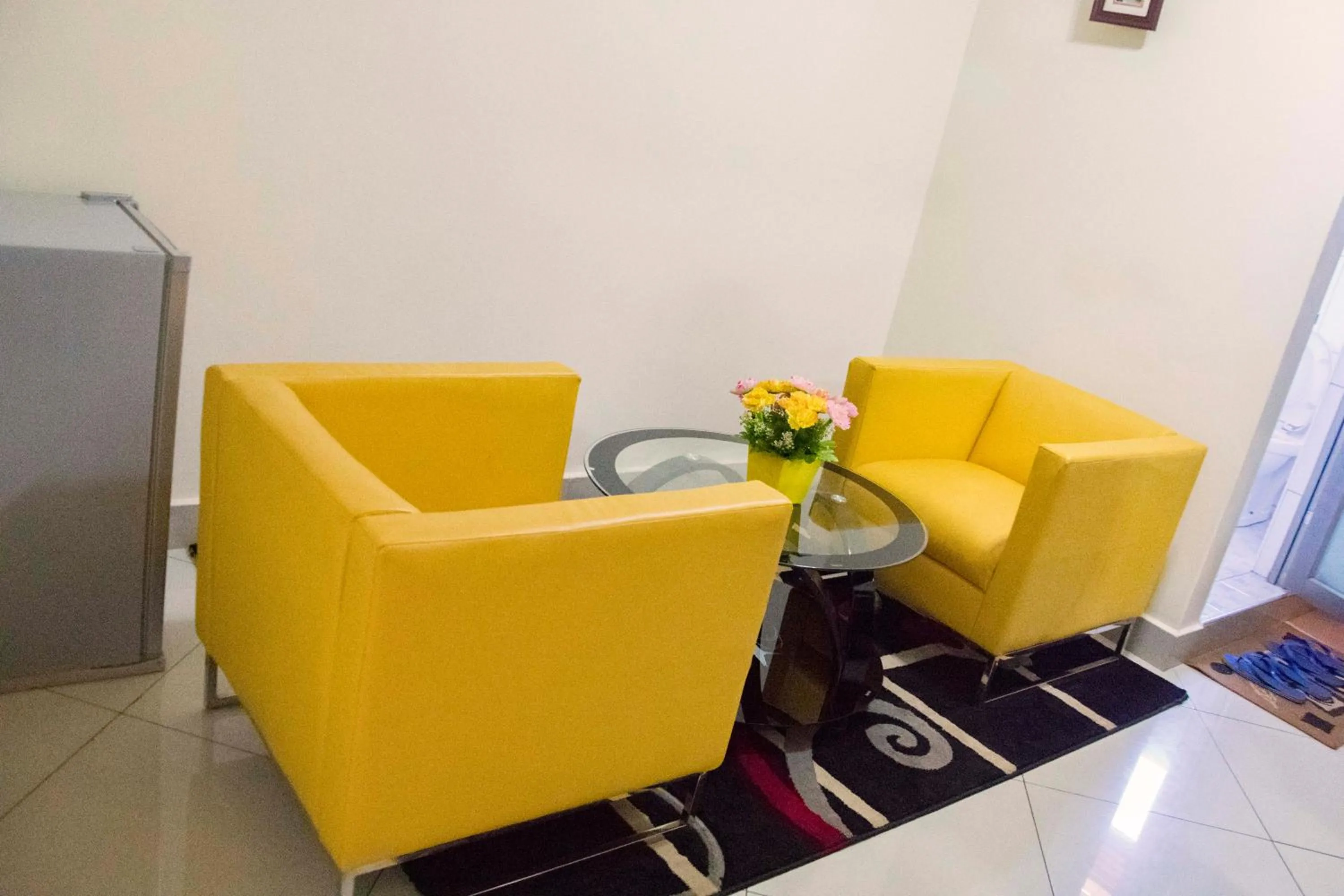 Seating area in G-ONE HOTEL