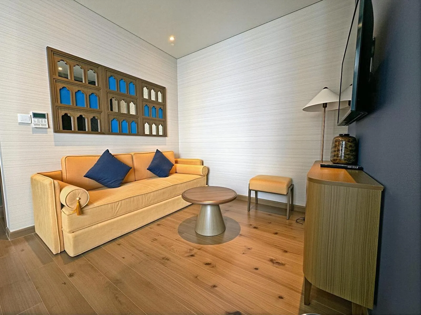 TV and multimedia in Apec Luxe Escape Sunset Resort