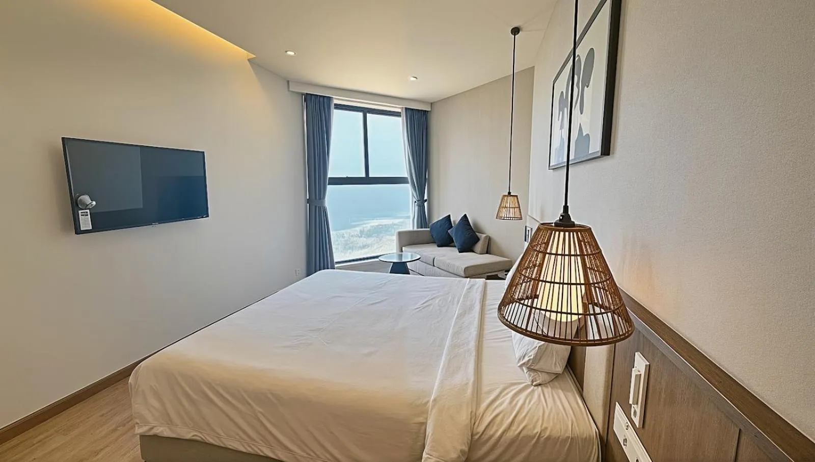 Communal lounge/ TV room, Bed in Apec Luxe Escape Sunset Resort