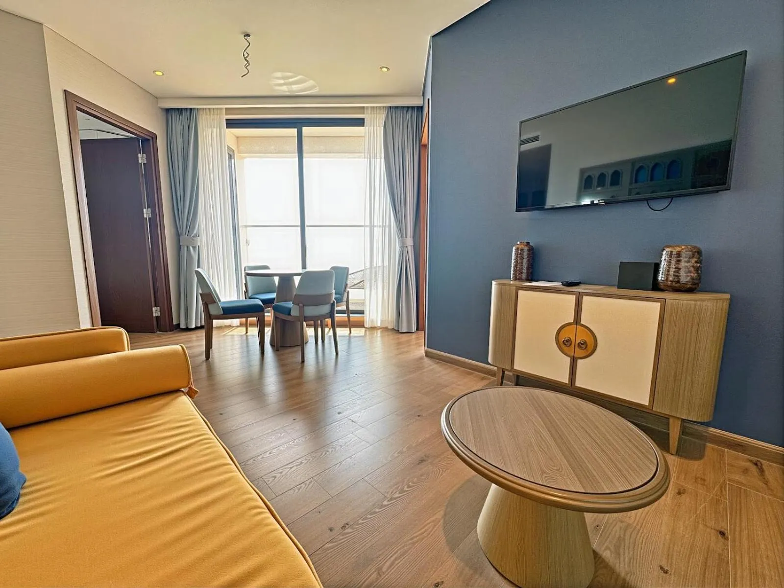 TV and multimedia in Apec Luxe Escape Sunset Resort