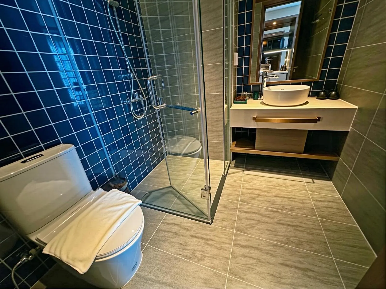 Toilet in Apec Luxe Escape Sunset Resort