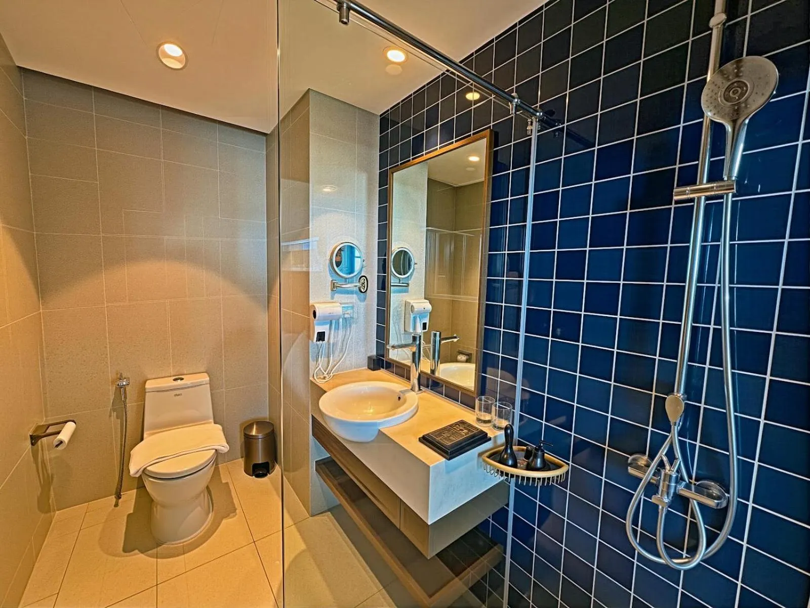 Toilet in Apec Luxe Escape Sunset Resort