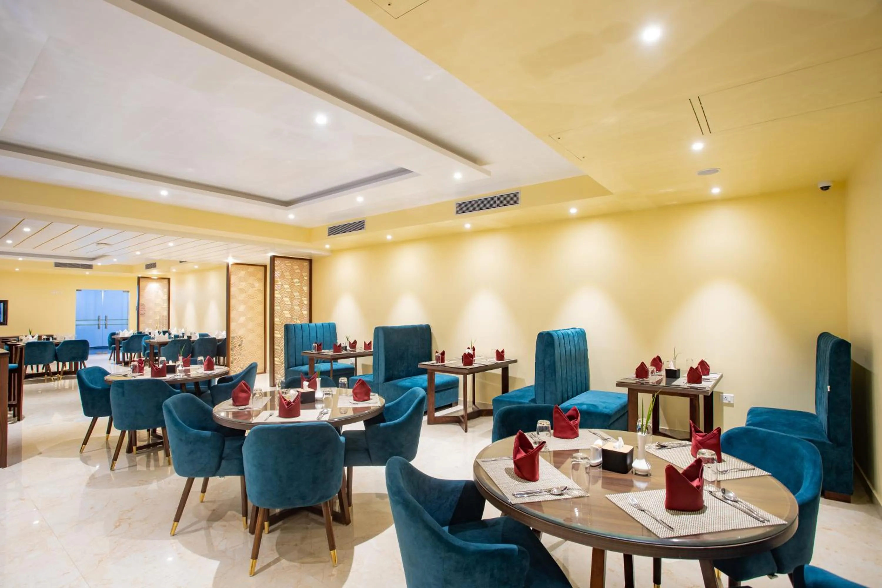 Restaurant/places to eat in Bhairahawa Garden Resort