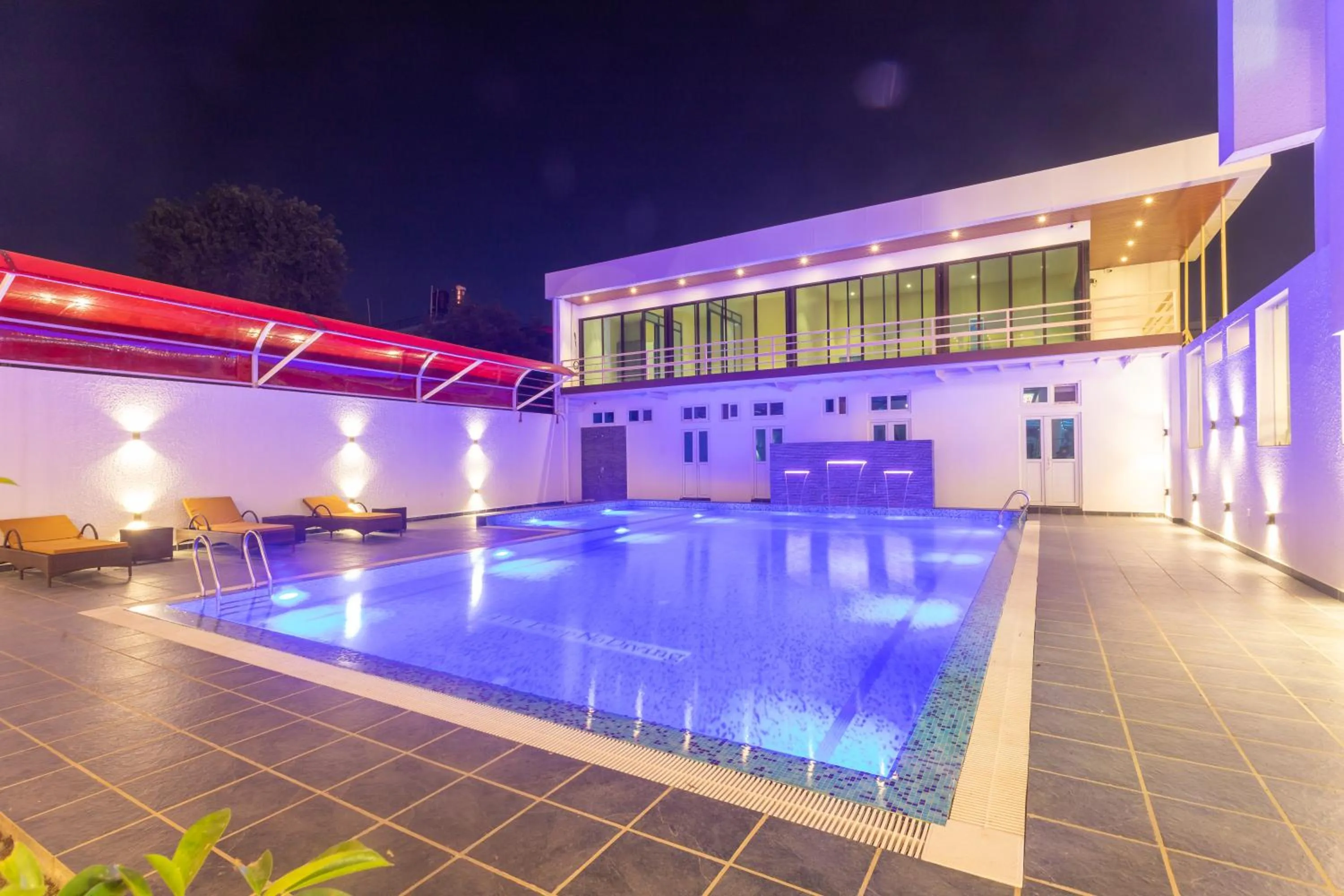 Swimming pool in Bhairahawa Garden Resort