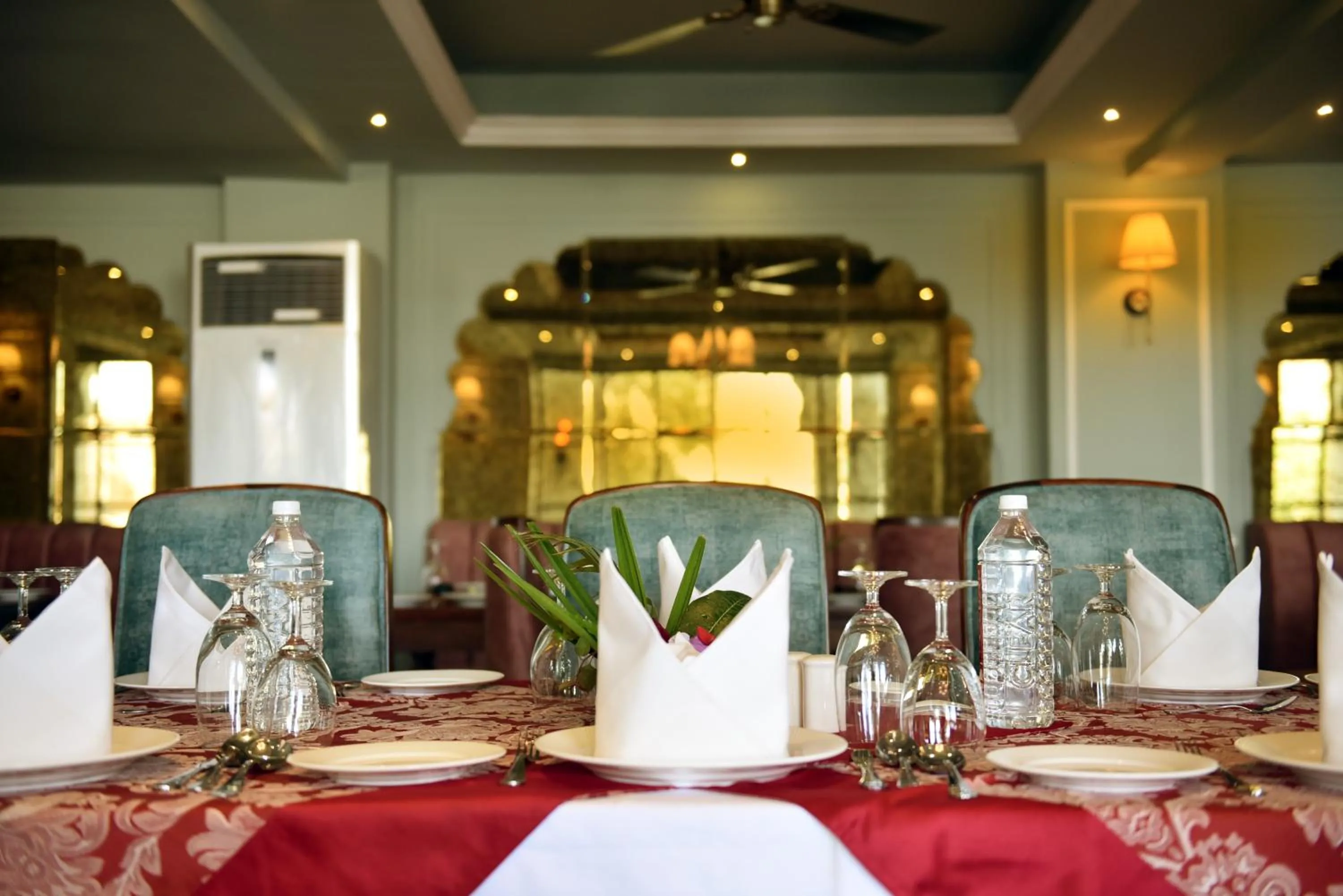 Restaurant/places to eat in Hotel Chandra Raj Mahal