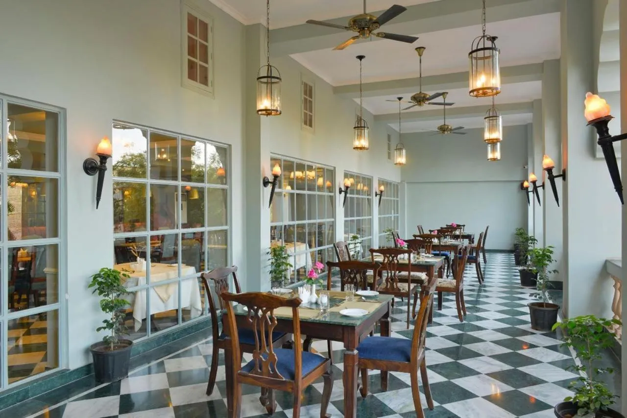 Restaurant/places to eat in Hotel Chandra Raj Mahal