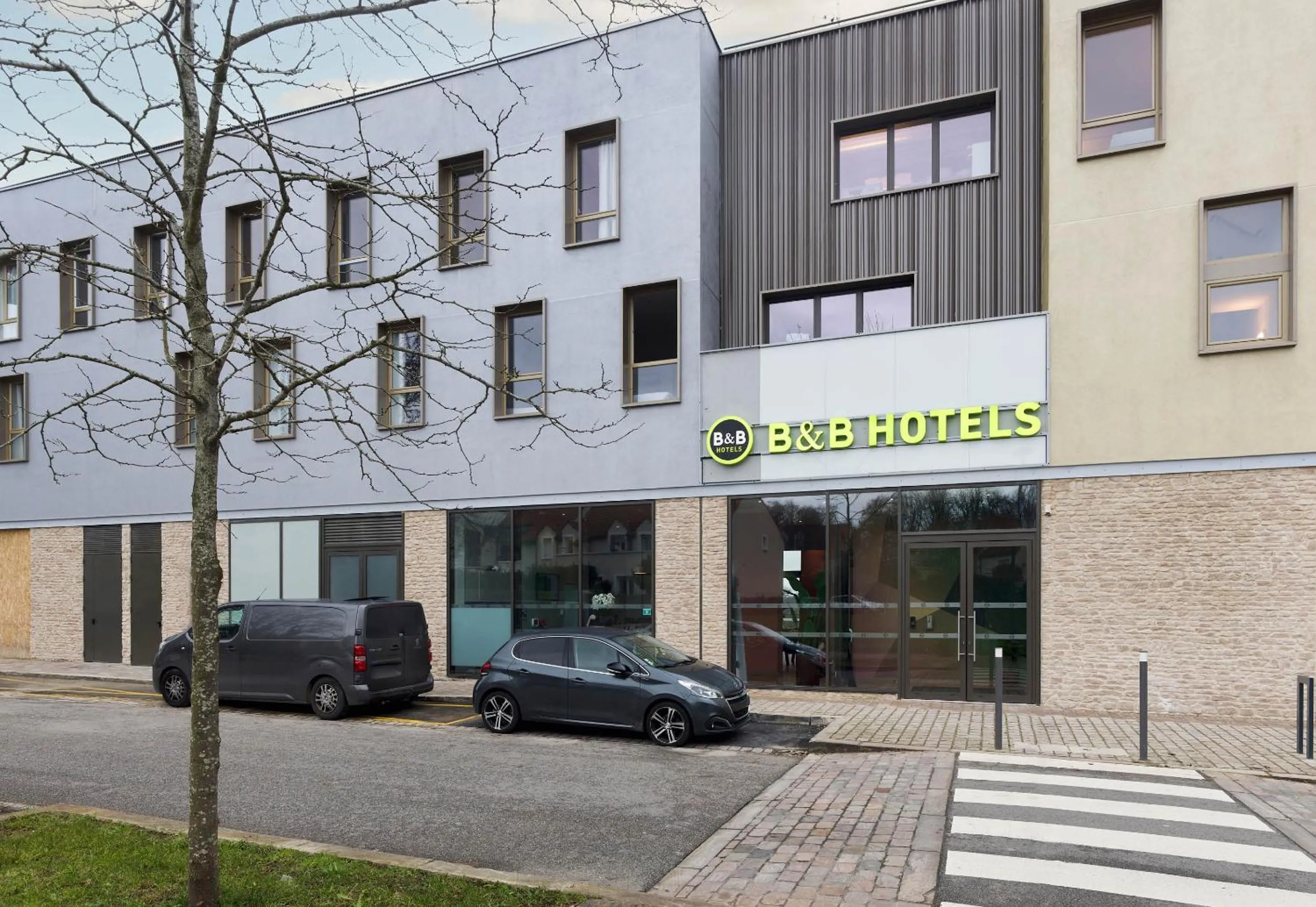 Property building in B&B HOTEL Versailles Rocquencourt