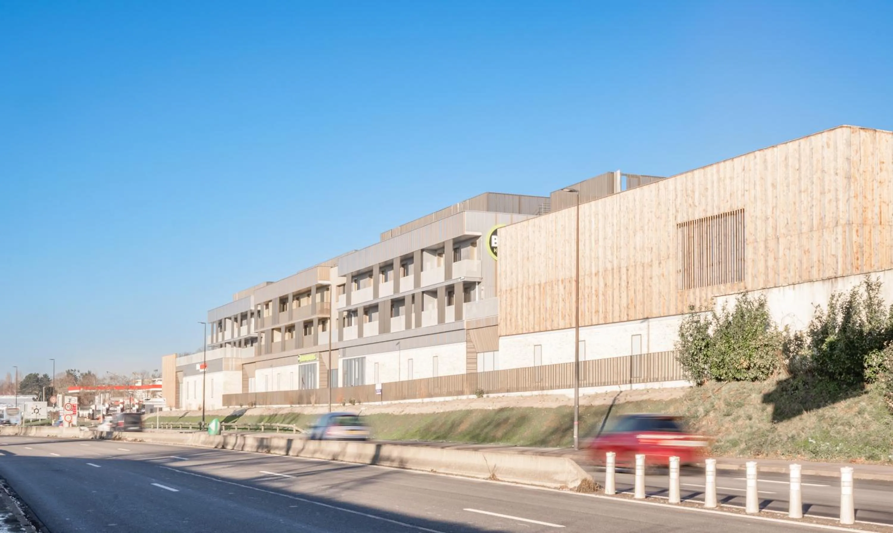 Property building in B&B HOTEL Versailles Rocquencourt
