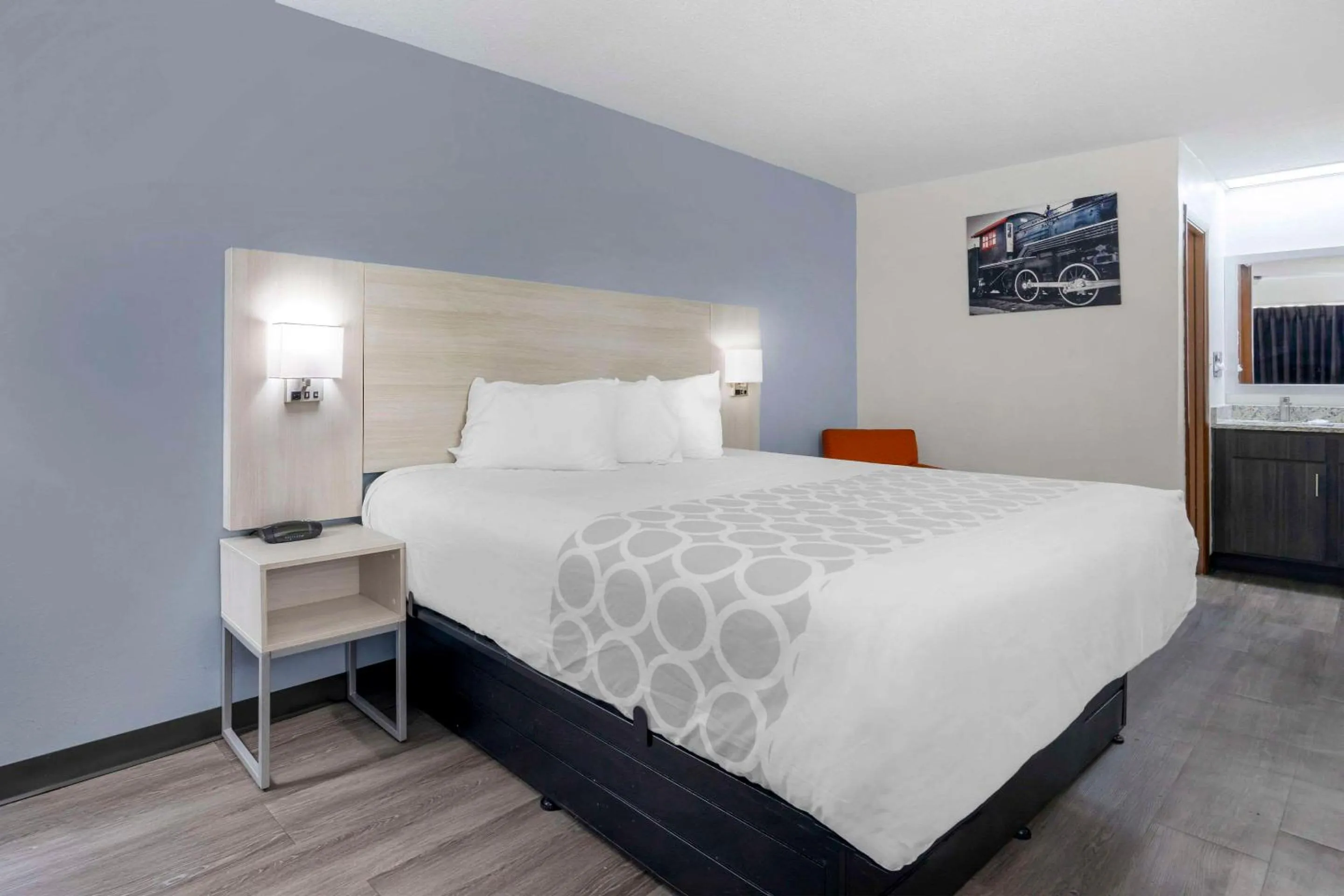 Bedroom, Bed in Suburban Studios Cookeville