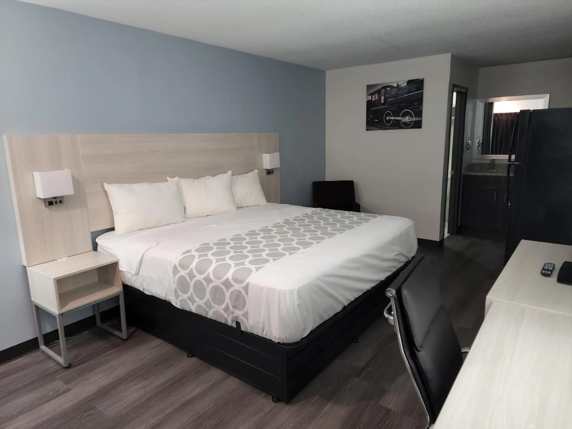 Bed in Suburban Studios Cookeville